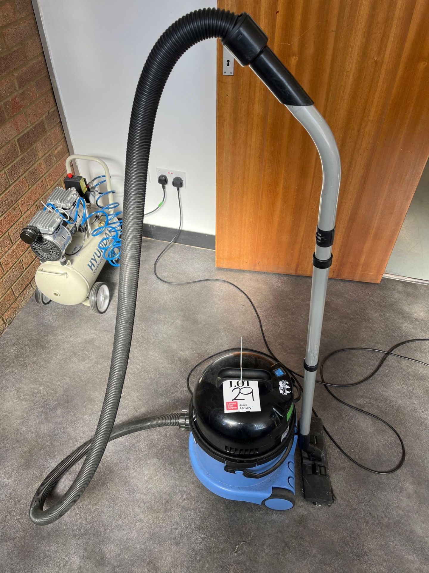 Numatic HWD370 vacuum cleaner