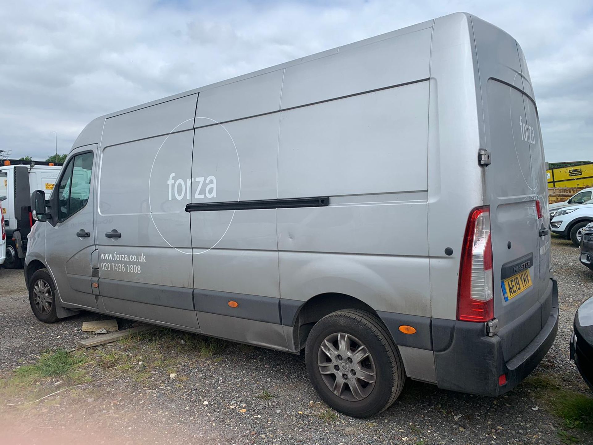 Renault Master LM35 Premier ED DC panel van, registration plate AE19YHV - Image 3 of 11