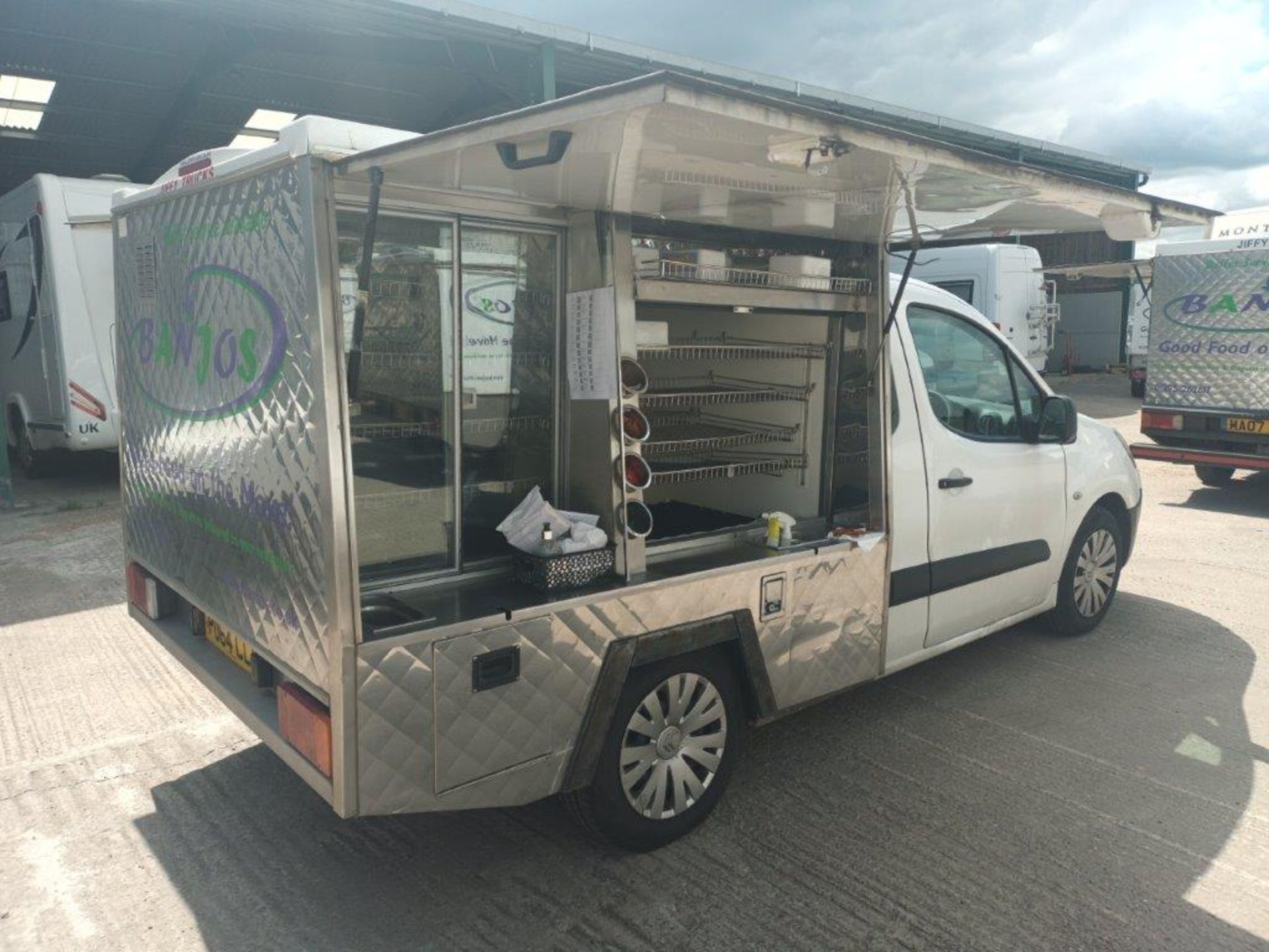 Citroen Berlingo 1000 X HDI Jiffy cab sandwich catering van, registration plate PO64CLU - Image 4 of 12