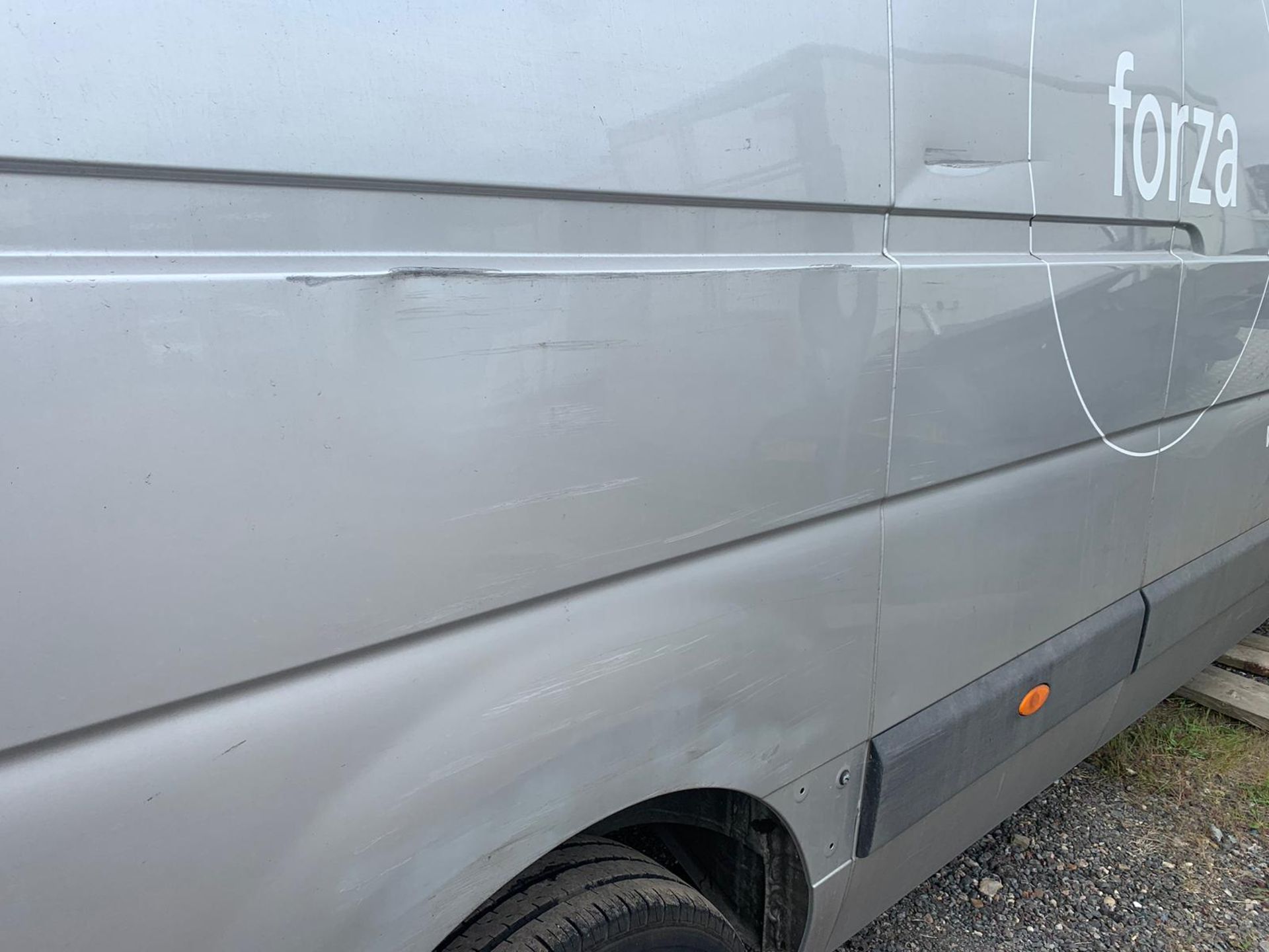 Renault Master LM35 Premier ED DC panel van, registration plate AE19YHV - Image 4 of 11