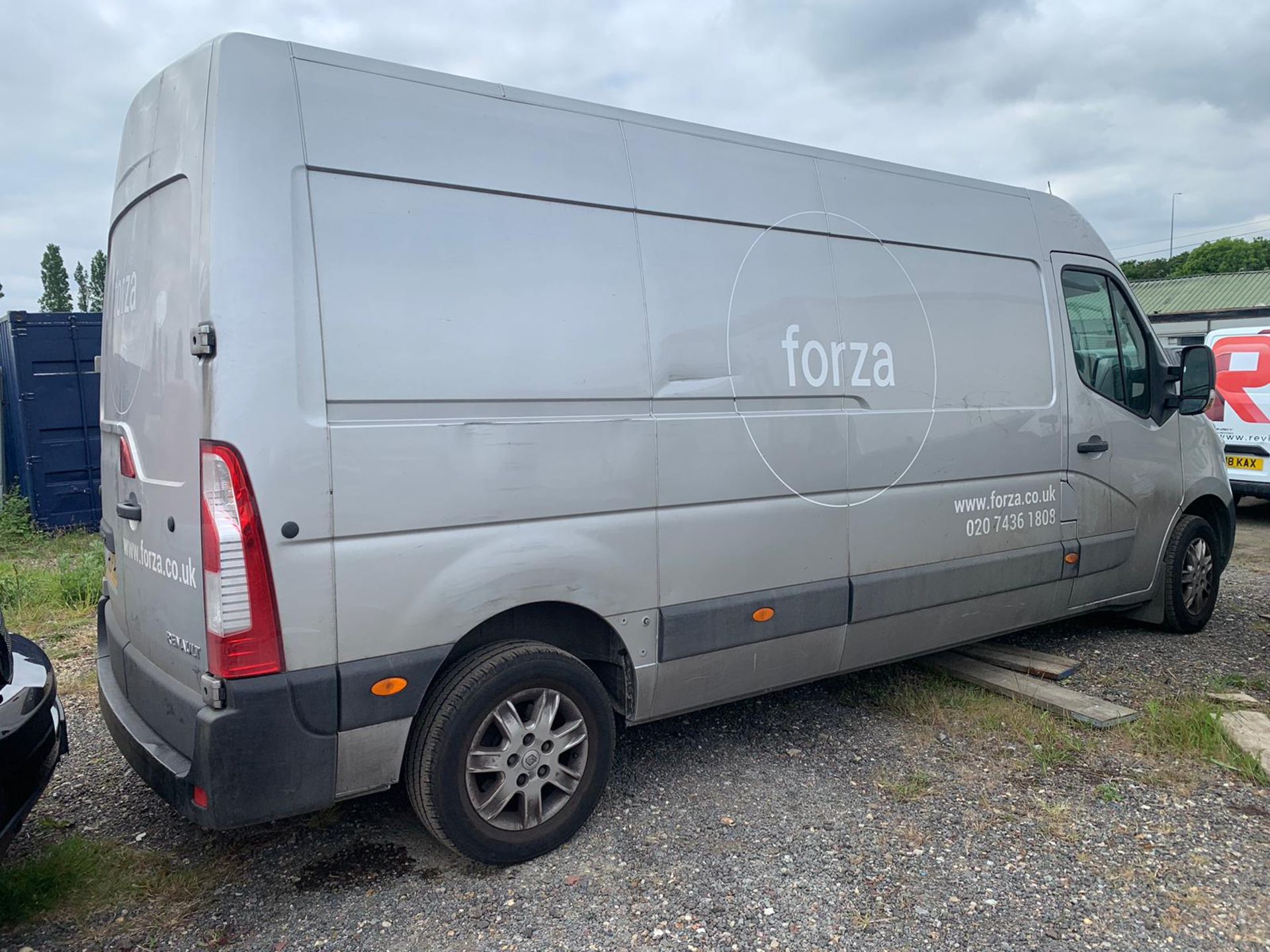 Renault Master LM35 Premier ED DC panel van, registration plate AE19YHV - Image 2 of 11