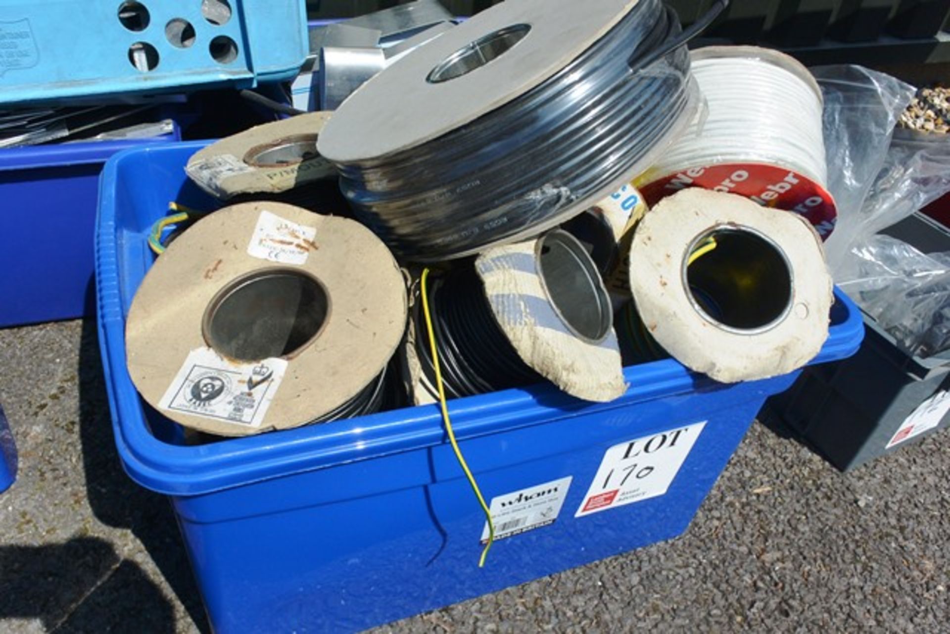 Box of assorted cable and wiring (Copper & Earth cable / wiring) (Please note, This lot must be