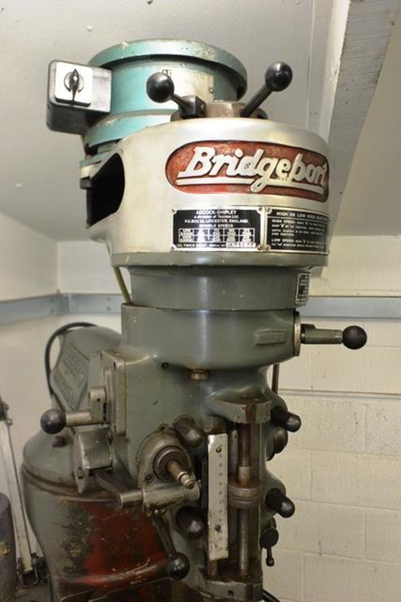 Bridgeport turret mill, serial no. JB 21676 table size 9 x 48" spindle speed: 67 - 4600 rpm (3 phase - Image 3 of 6