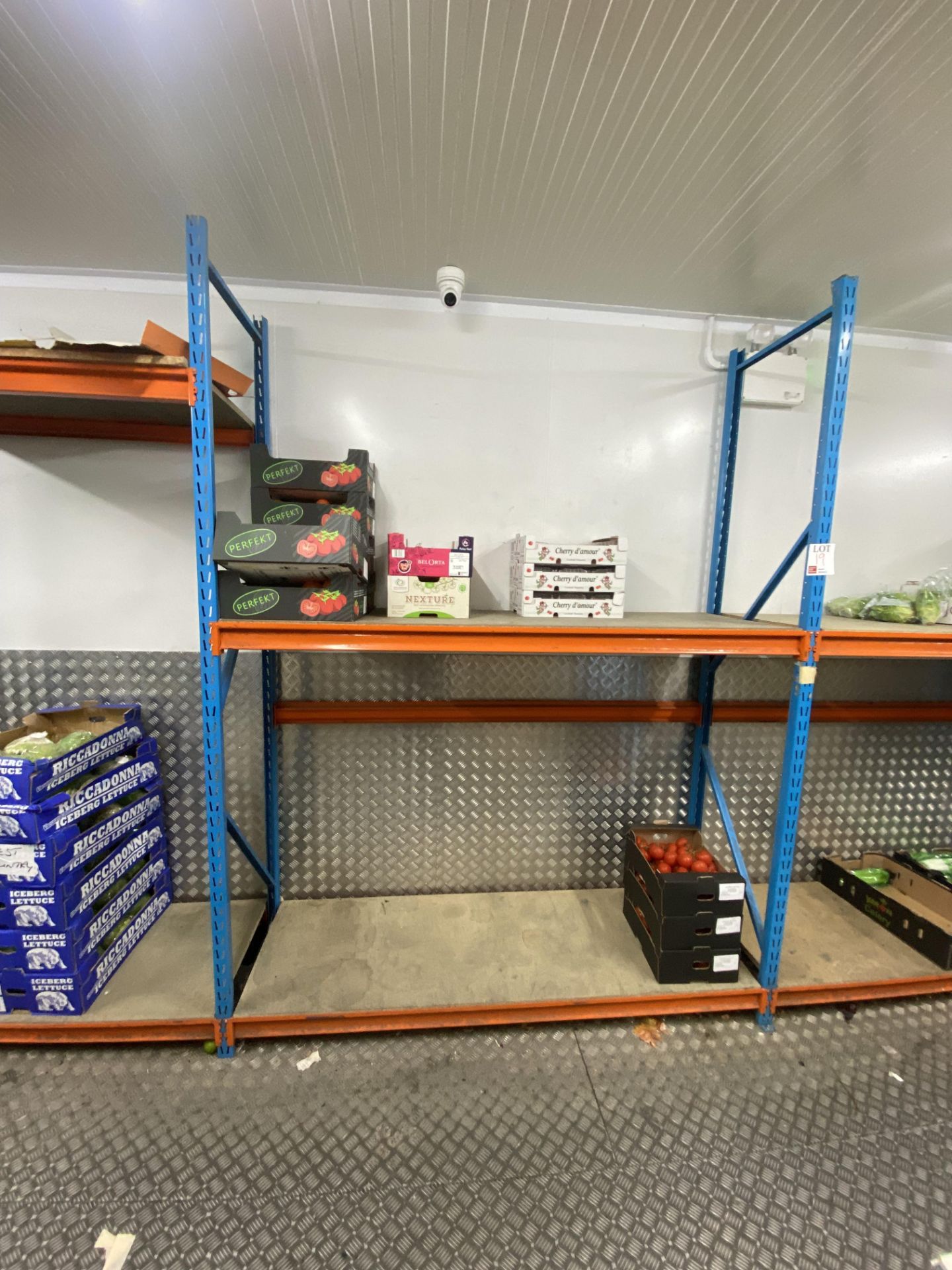 4 bays of adjustable racking approx measurements per bay: ( 3 Bays - height 2.53m x depth 60cm x - Image 3 of 7