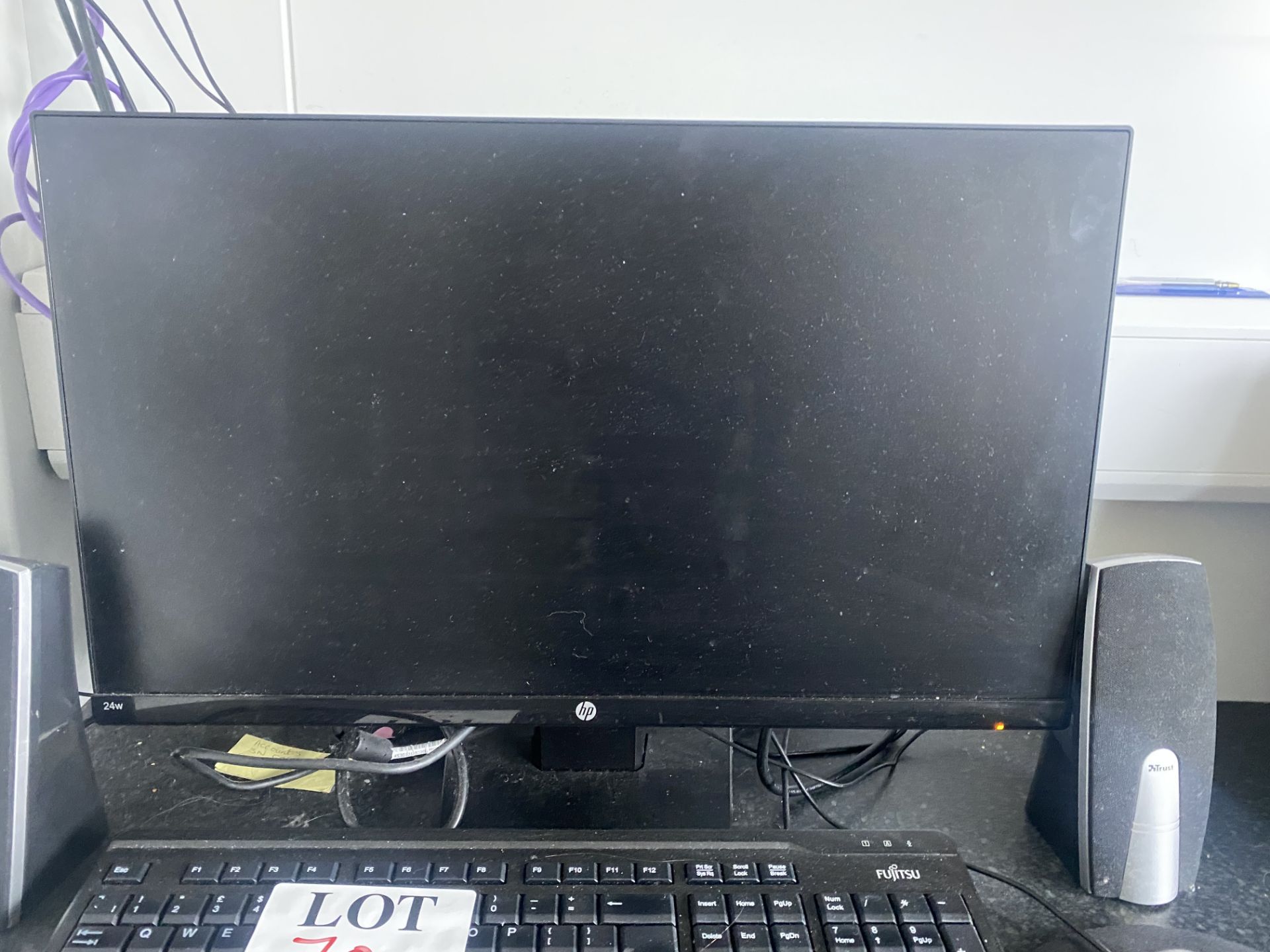 HP 24w 2020 monitor with Fujitsu Esprimo PC, 2 Trust speakers, keyboard and mouse - Image 5 of 7