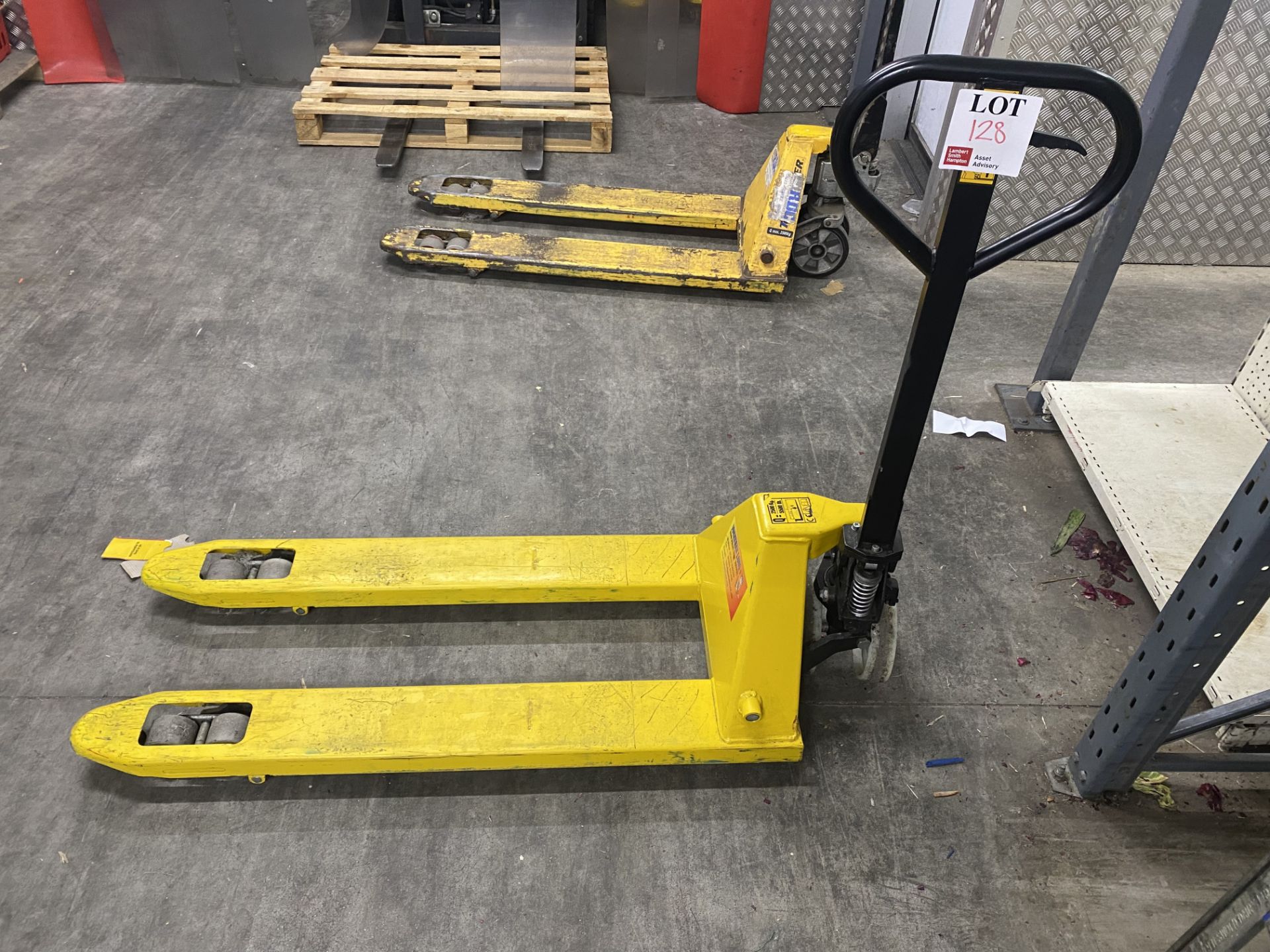 Pallet truck, max 2,500Kg