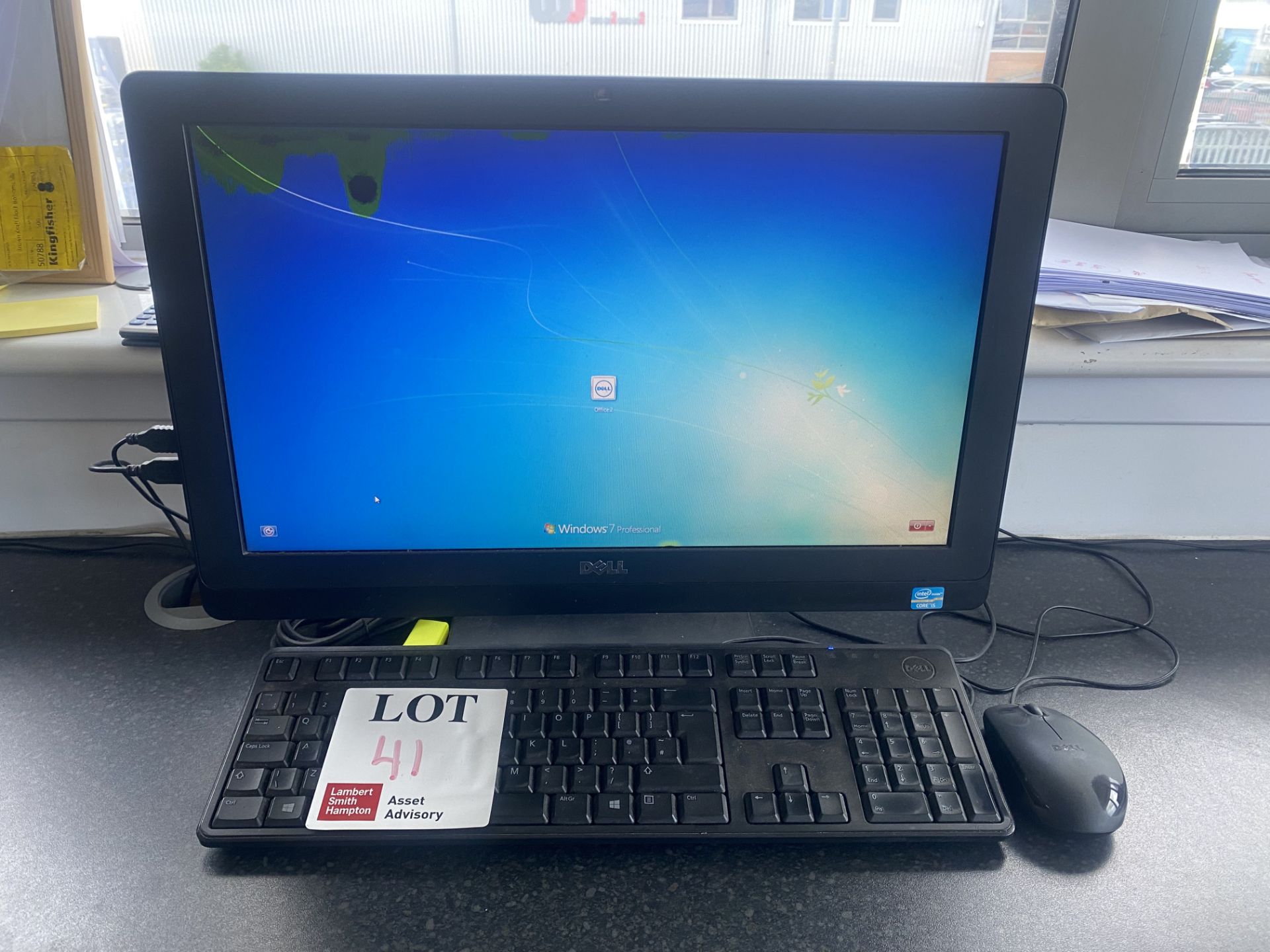 Dell Optiplex 3011 A10 computer/monitor with keyboard and mouse