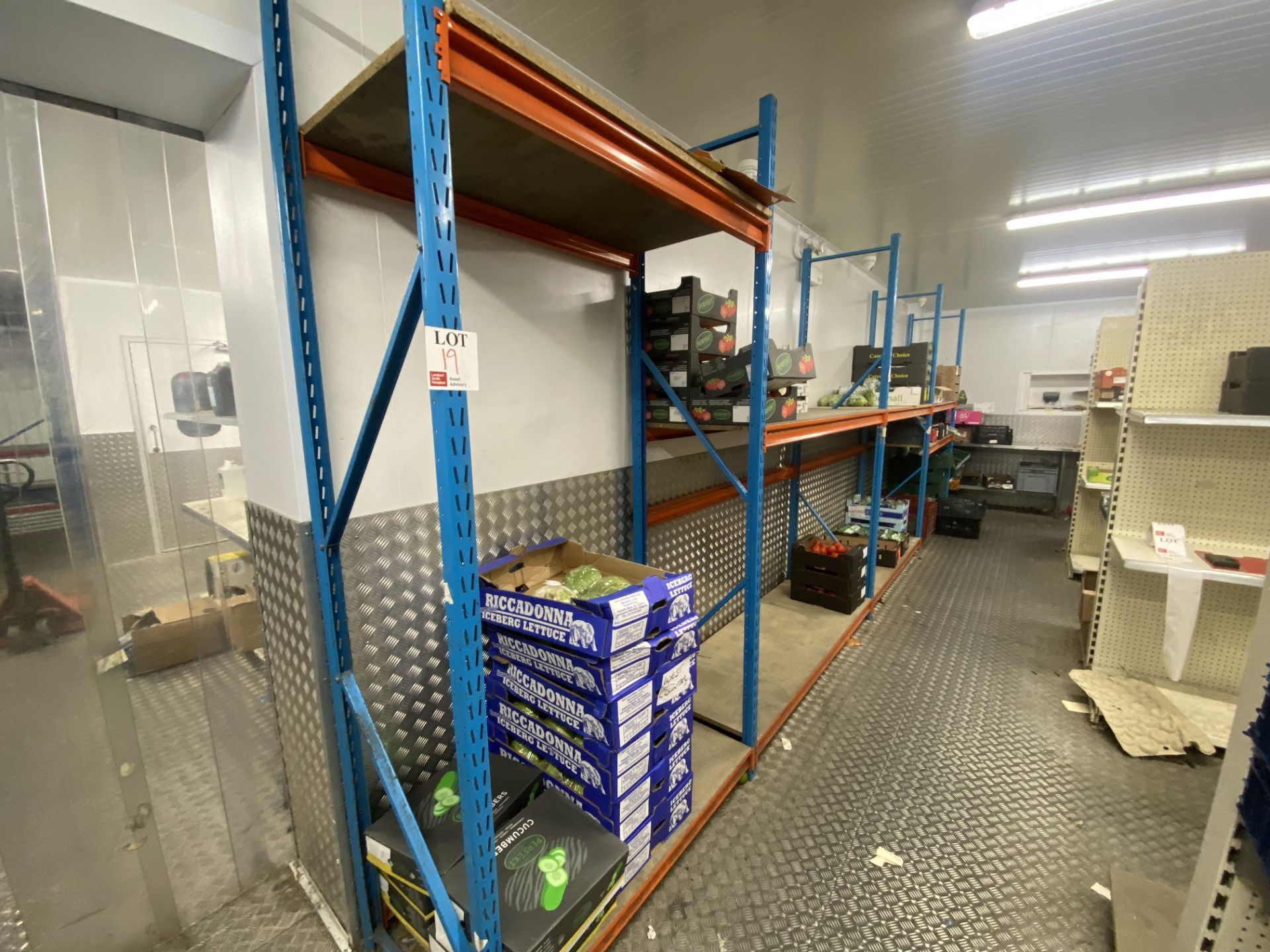 4 bays of adjustable racking approx measurements per bay: ( 3 Bays - height 2.53m x depth 60cm x