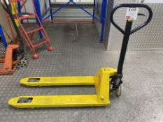 Pallet truck, max 2,500Kg