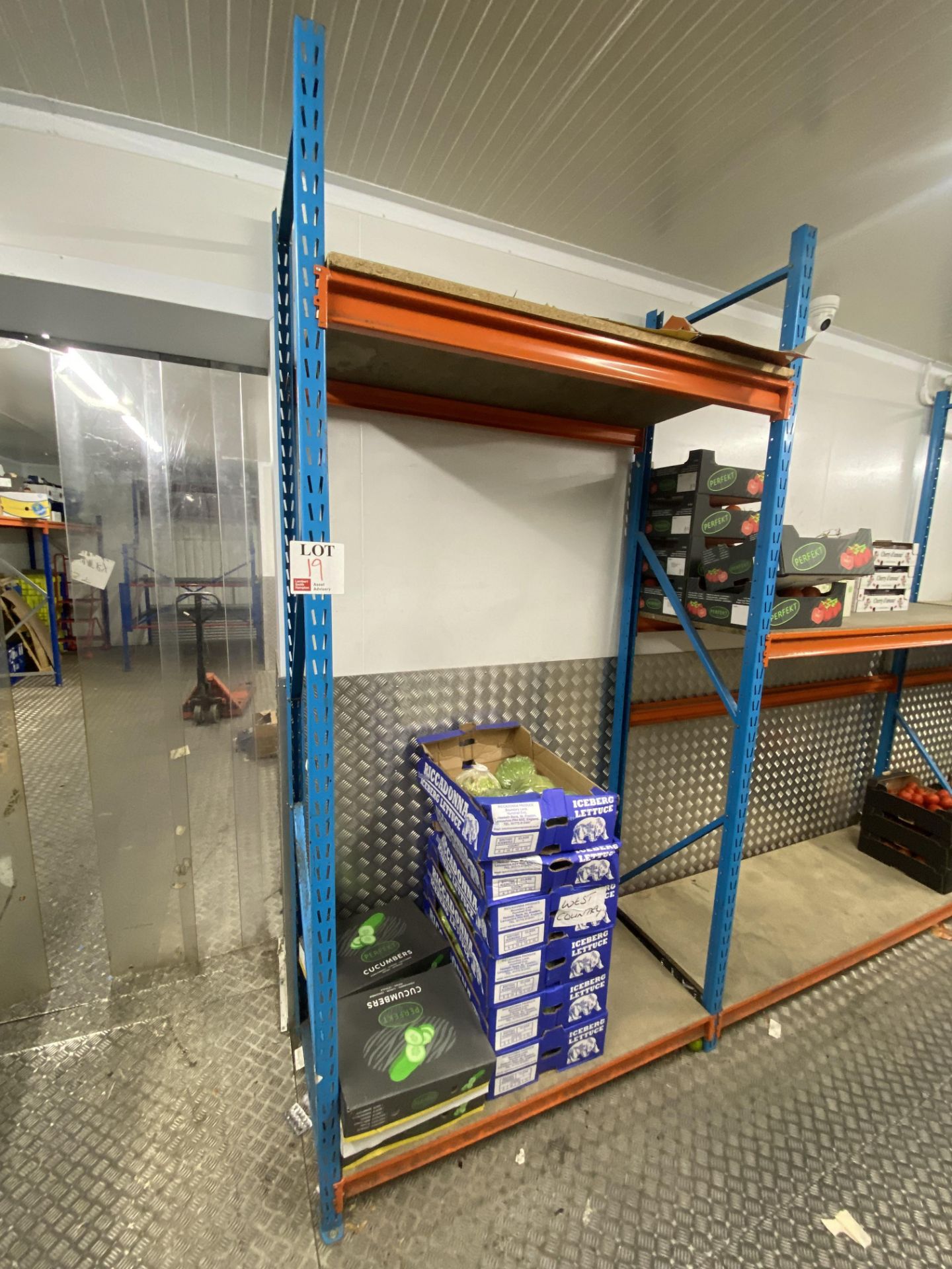 4 bays of adjustable racking approx measurements per bay: ( 3 Bays - height 2.53m x depth 60cm x - Image 2 of 7