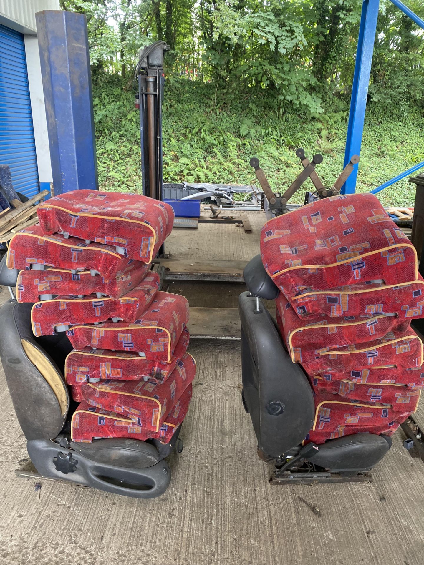 8 pairs of double coach upholstered seats with safety belts fitted - Image 4 of 5