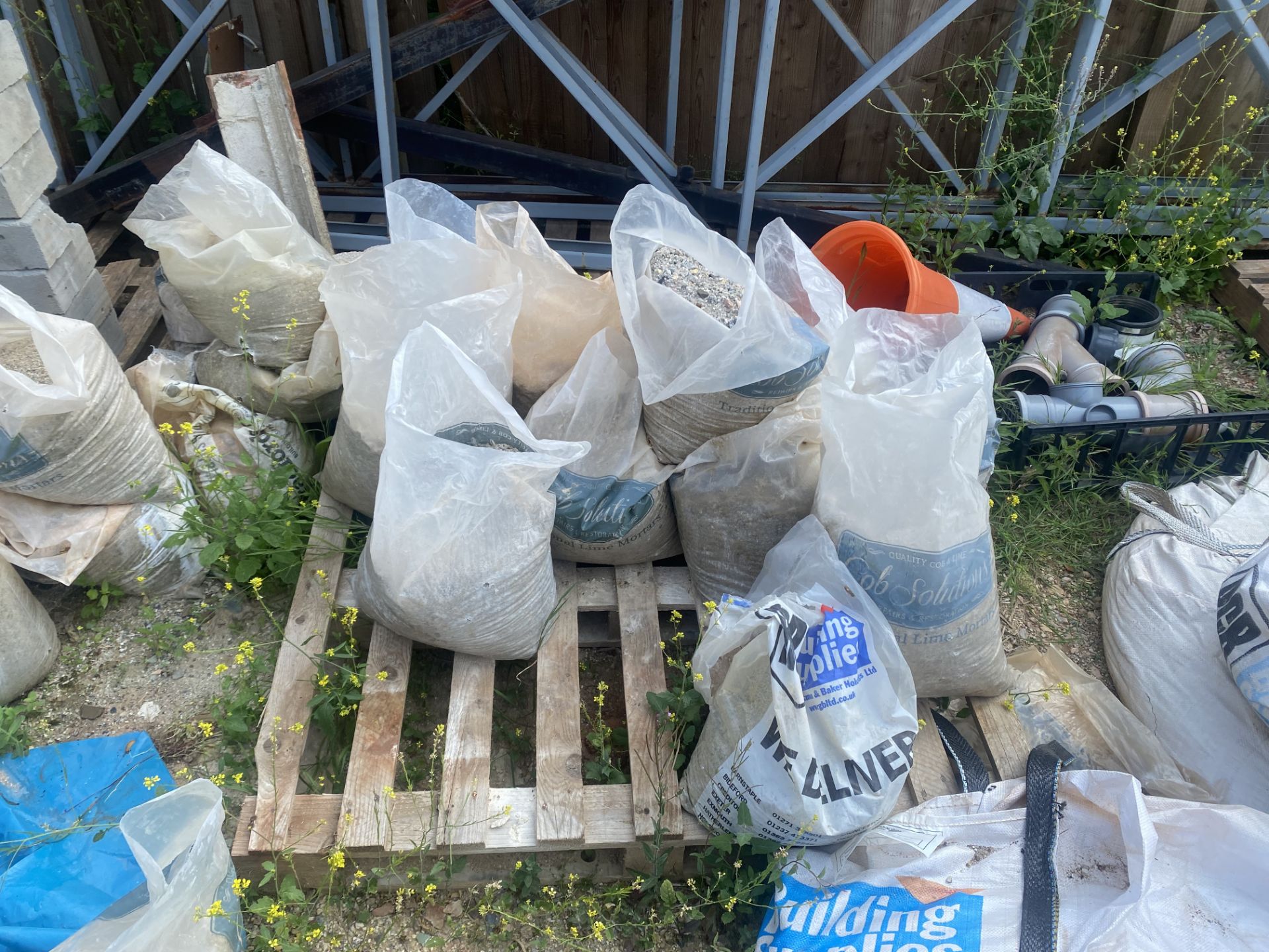 Assorted building materials to include breeze blocks, bricks, slates, sand, 3 x stress lintels, - Image 4 of 6