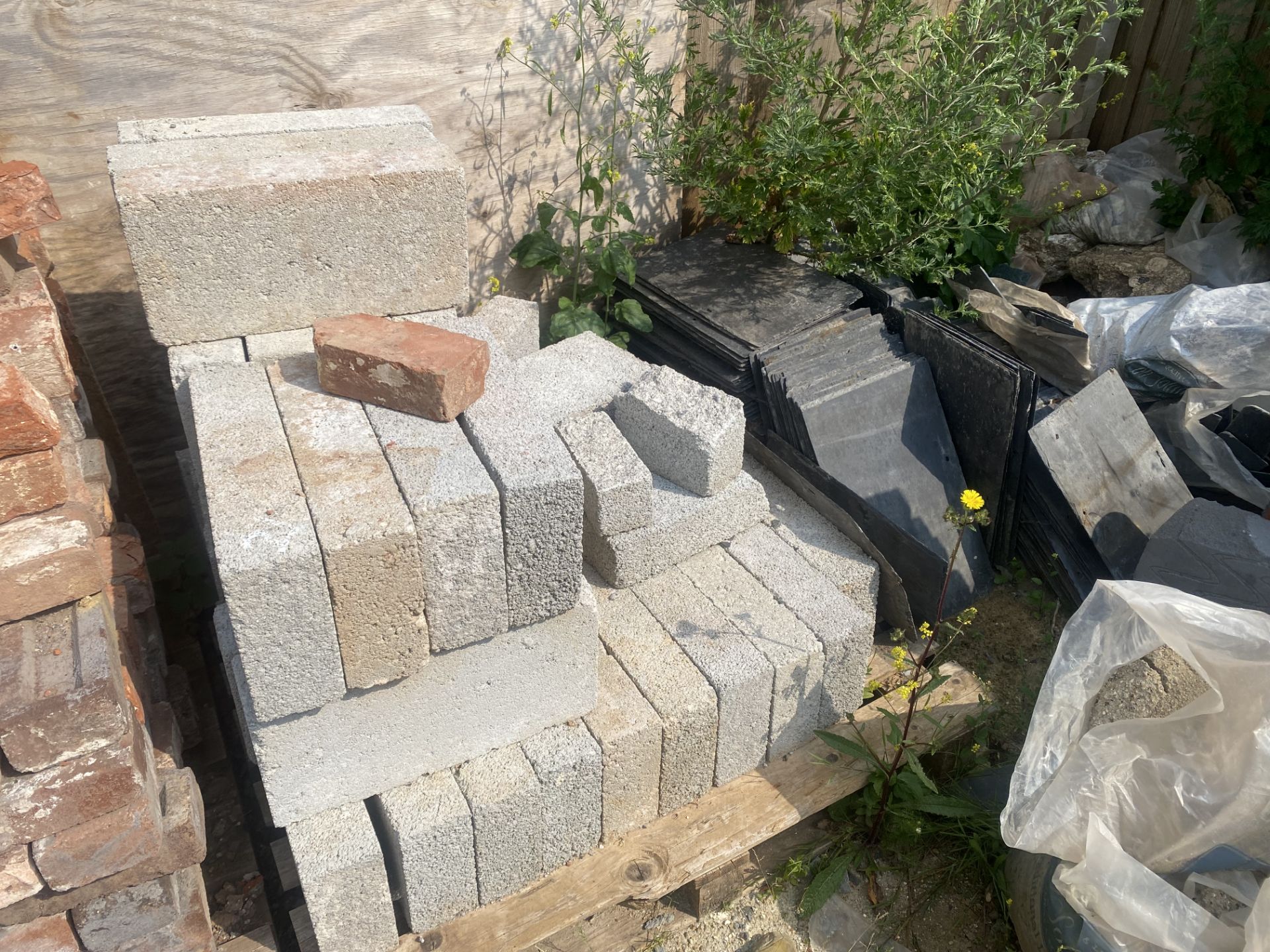 Assorted building materials to include breeze blocks, bricks, slates, sand, 3 x stress lintels, - Image 2 of 6