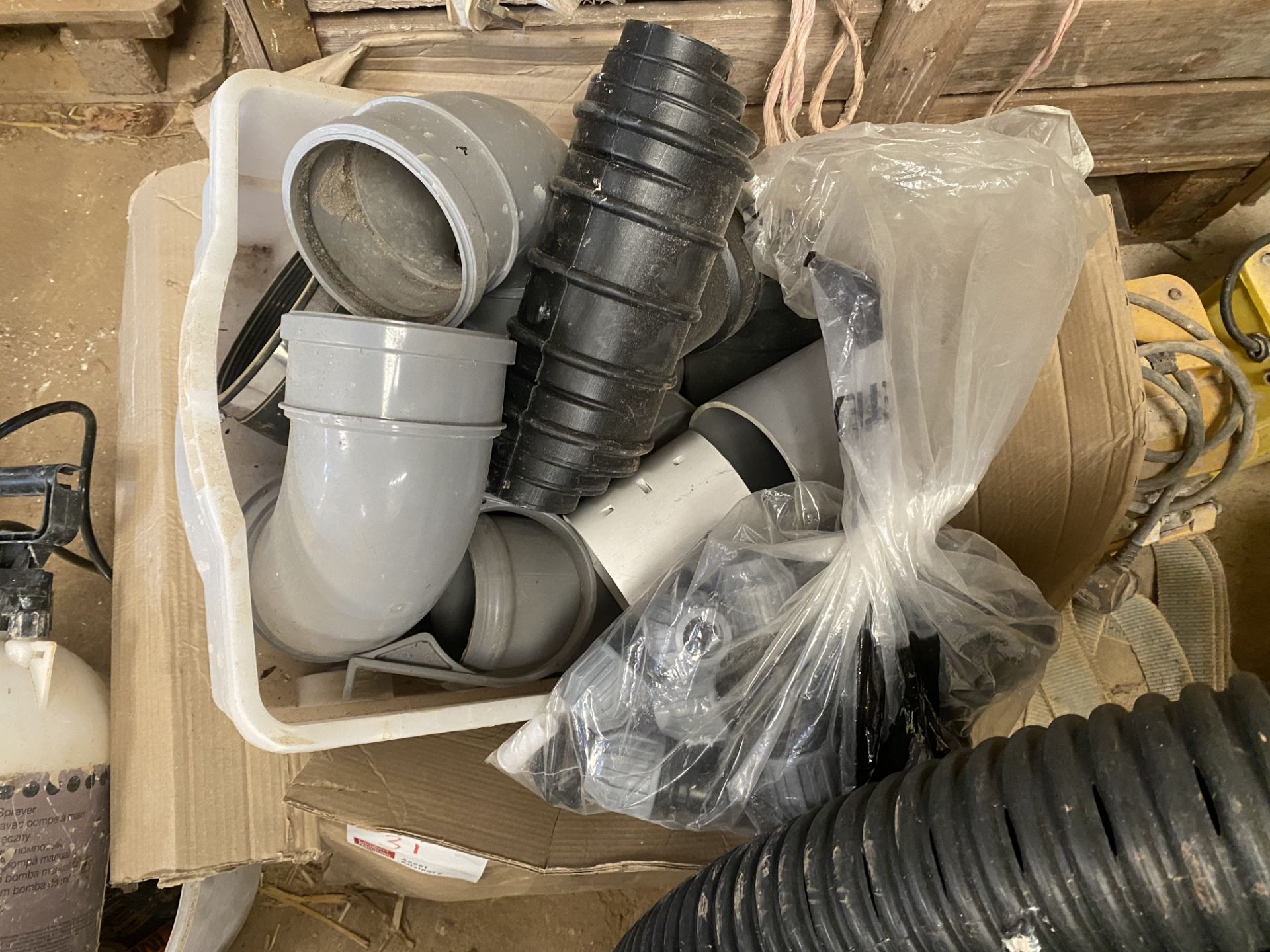 Assorted pipe fittings and flexi hose Located at Unit 54, Newcourt Barton, Clyst Road, Topsham, - Image 2 of 3