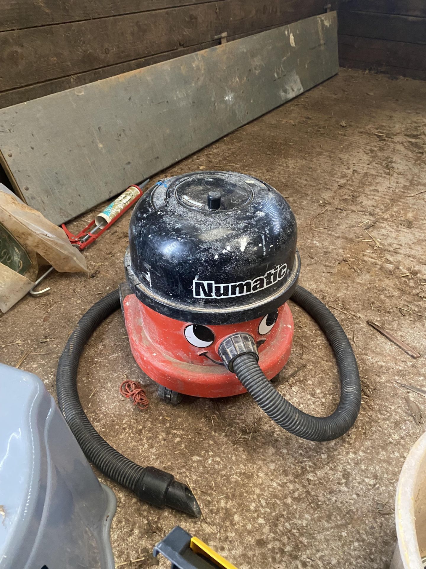 Miscellaneous lot including Numatic vacuum, fire extinguishers, various hand tools etc, as lotted - Image 6 of 7