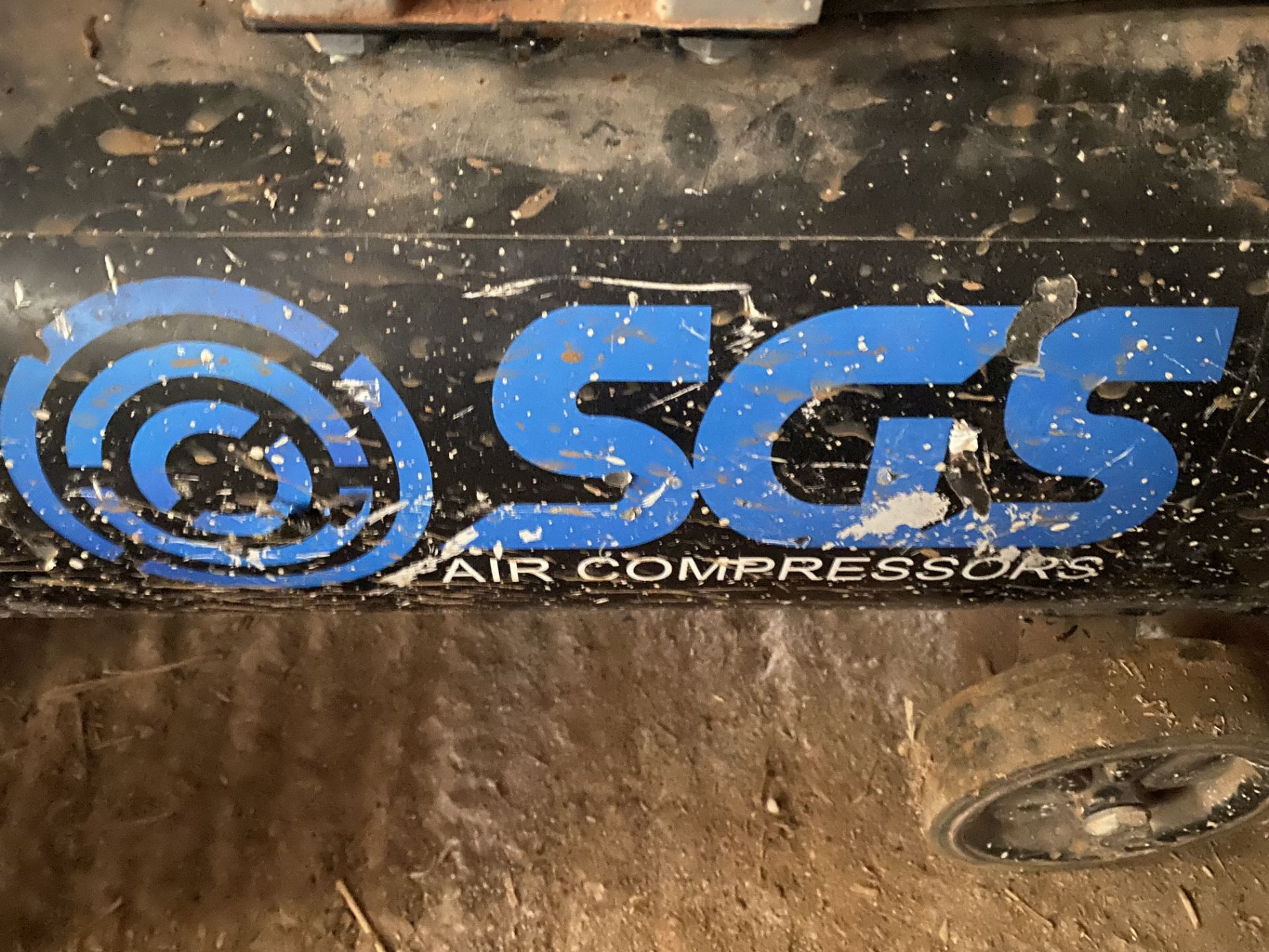 SGS portable air compressor, model SC24H, 2.5 HP, 240v with hose Located at Coleton Fishacre, - Image 2 of 5