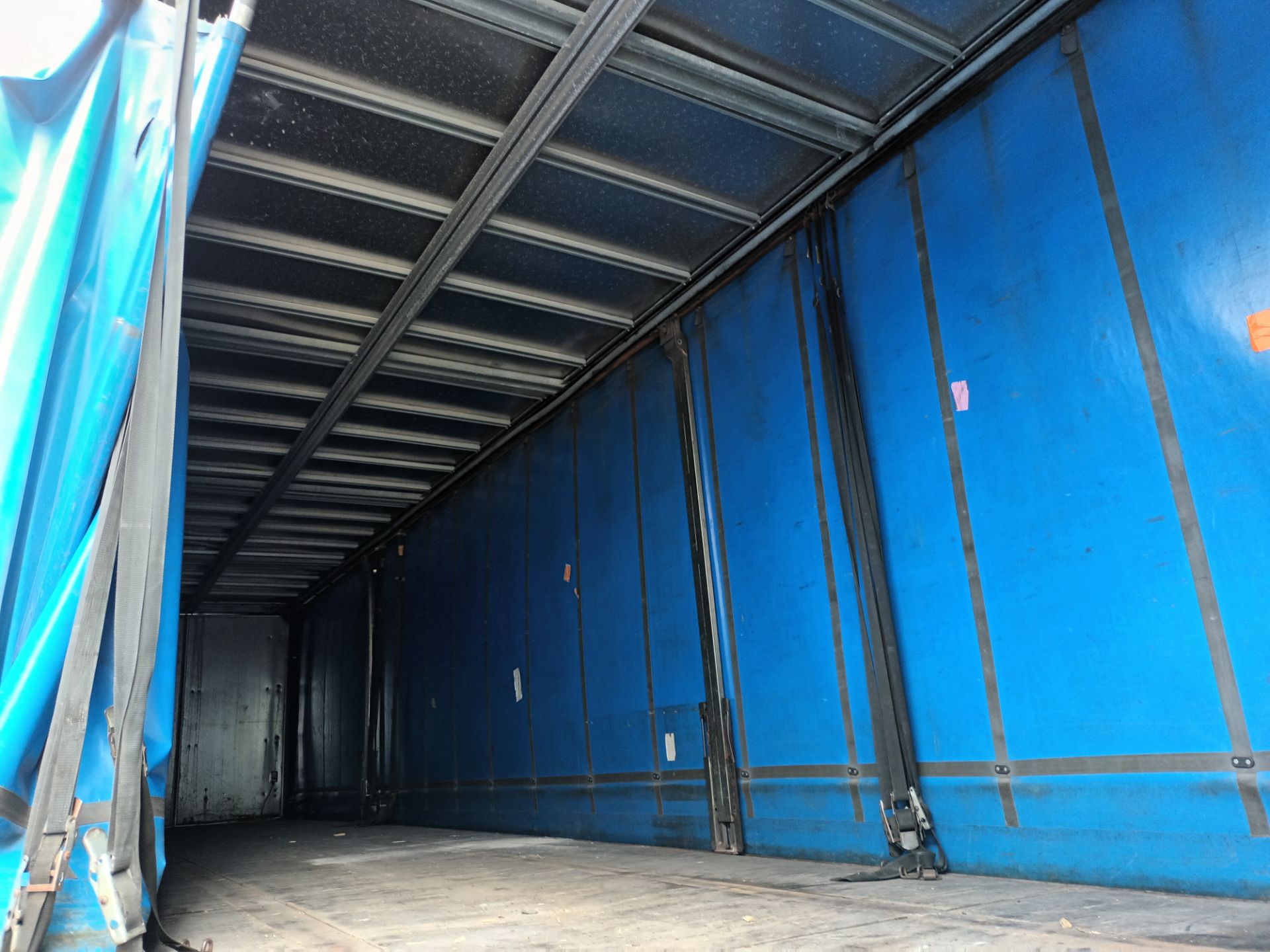 Cartwright/CST39A tri-axle curtainside trailer - Image 4 of 10