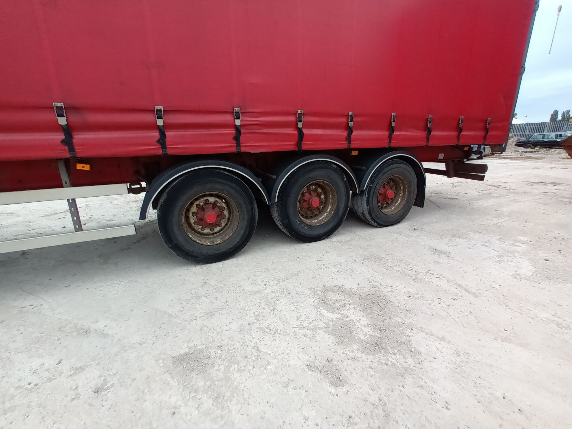 SDC Trailers tri-axle curtainside trailer - Image 5 of 8