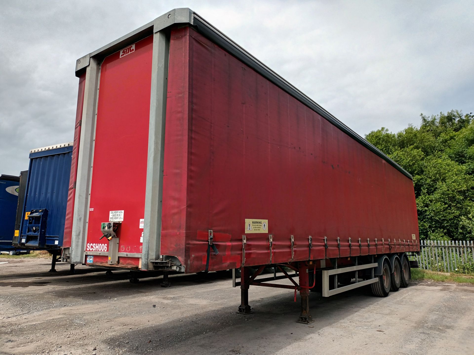 SDC Trailers tri-axle curtainside trailer