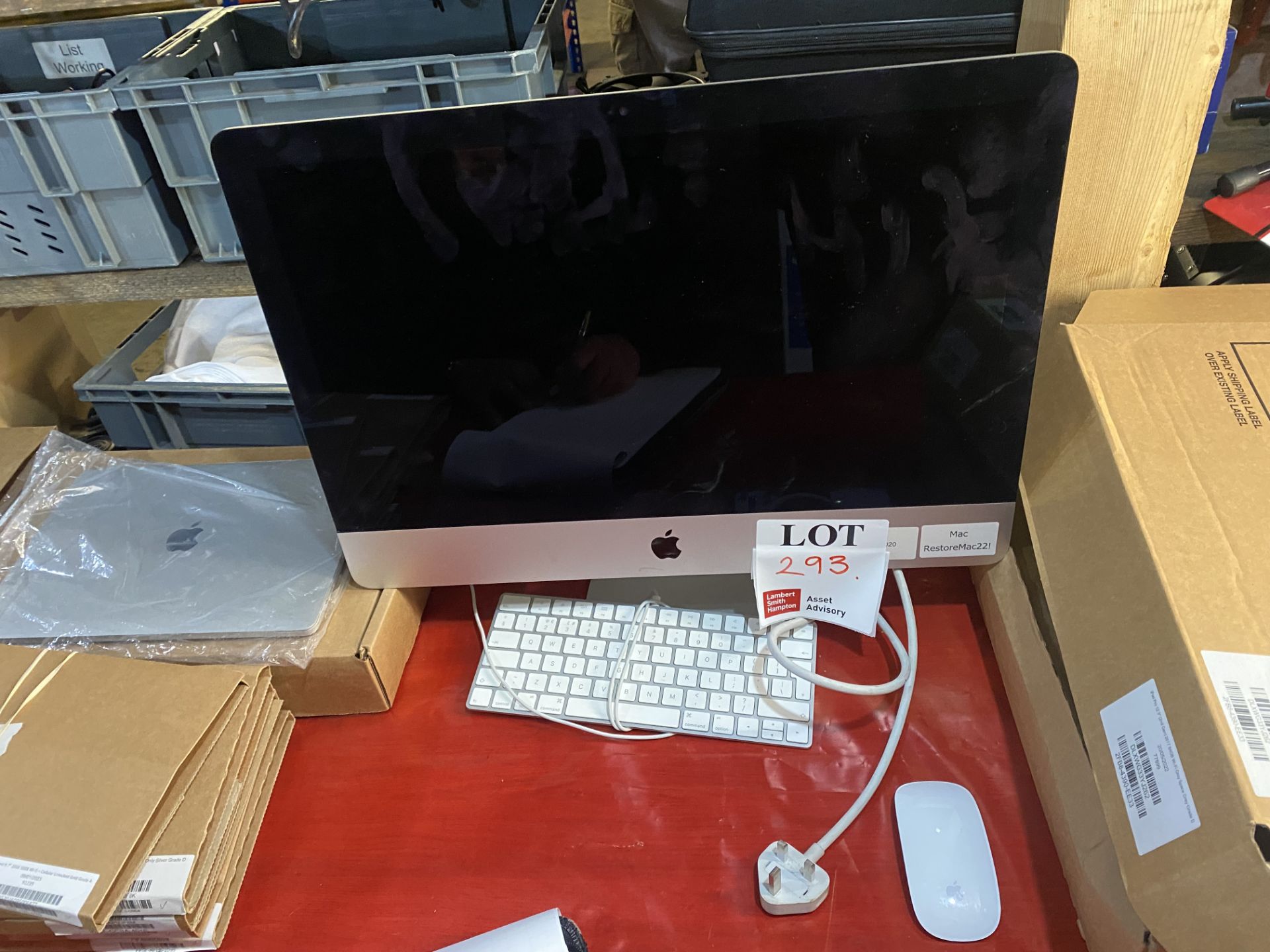 Apple iMac A1418, serial no. DCPPR2VYG5W4, EMC No. 2805, keyboard, mouse