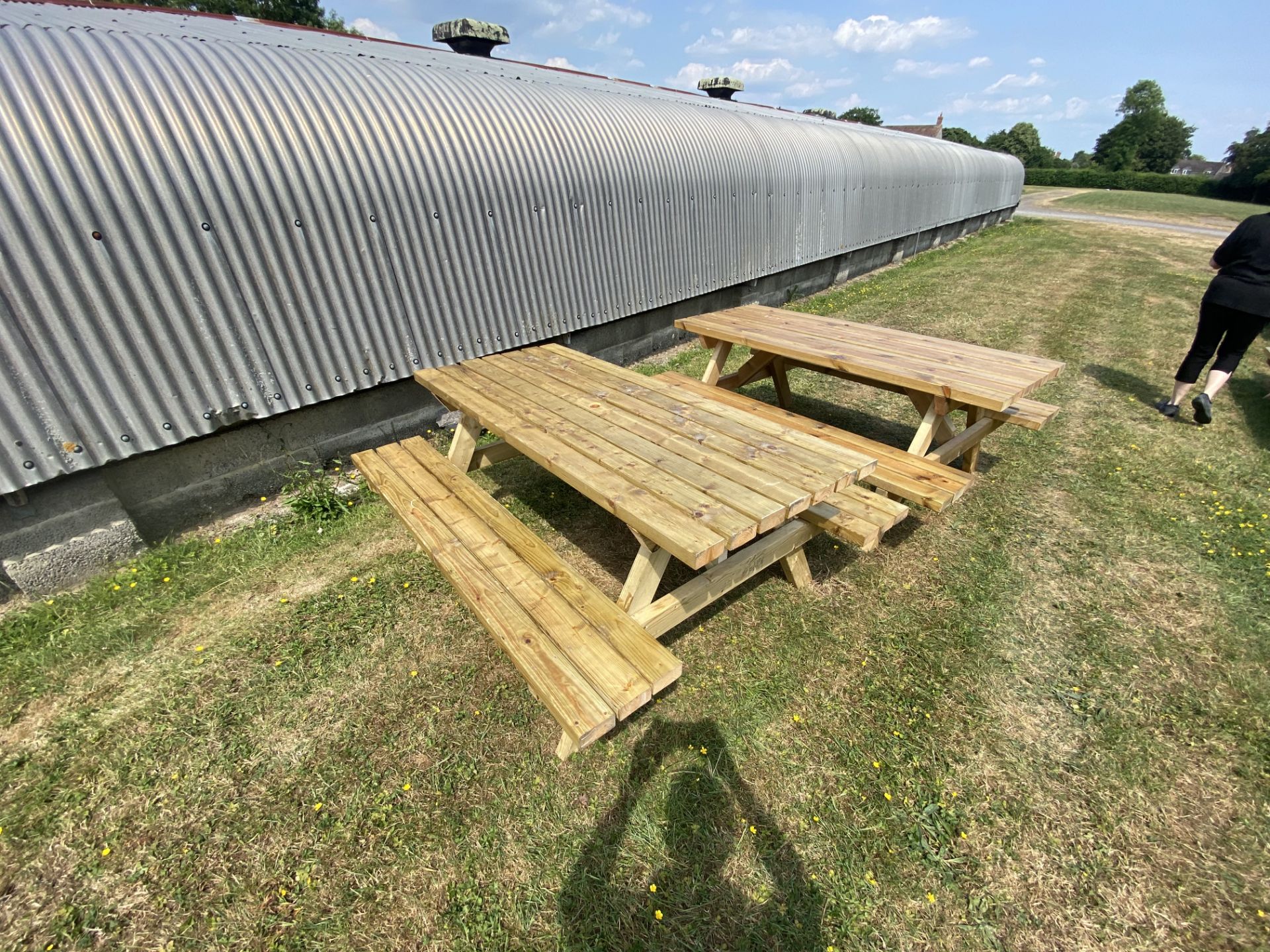 Two wooden garden benches, approx 180 x 140 x 74cm - Image 2 of 3