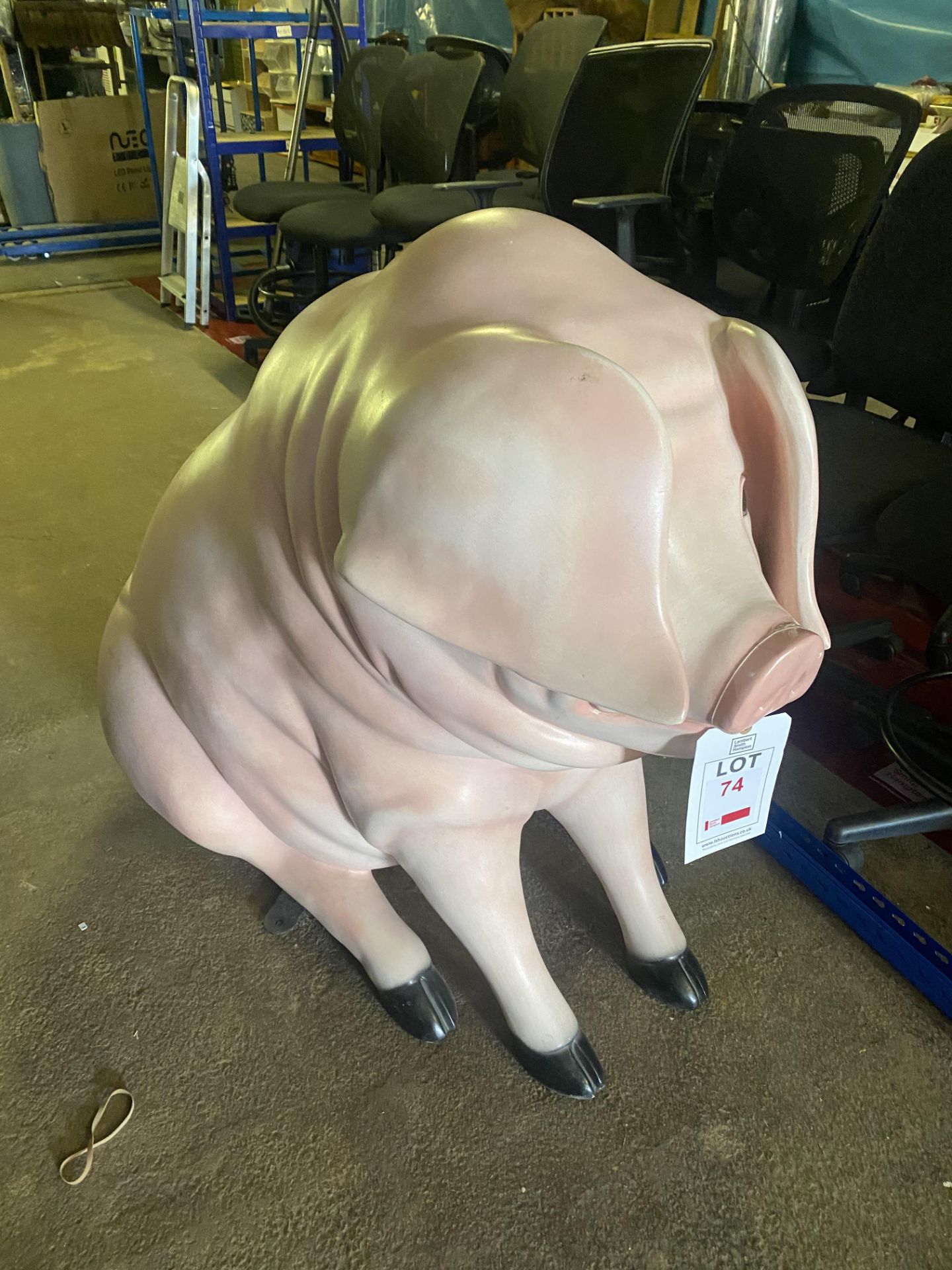 Resin pig, 105cm height x 110cm length x 70cm width (approx sizes) - Image 2 of 5