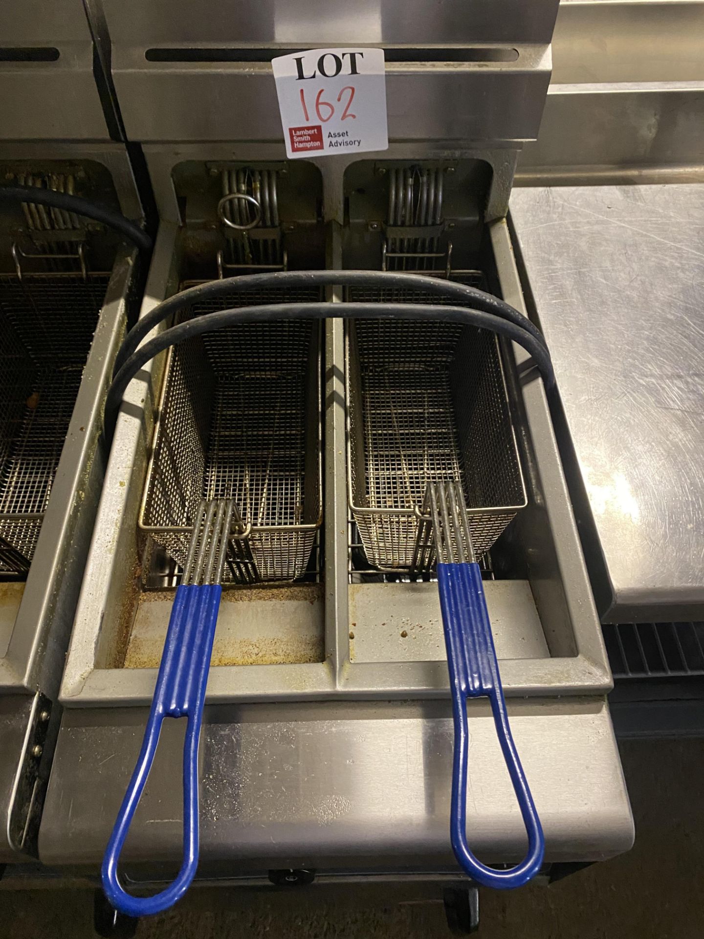 Unbranded twin basket fryer, estimated 40 ltr capacity (please note: this lot will need deep - Image 2 of 6