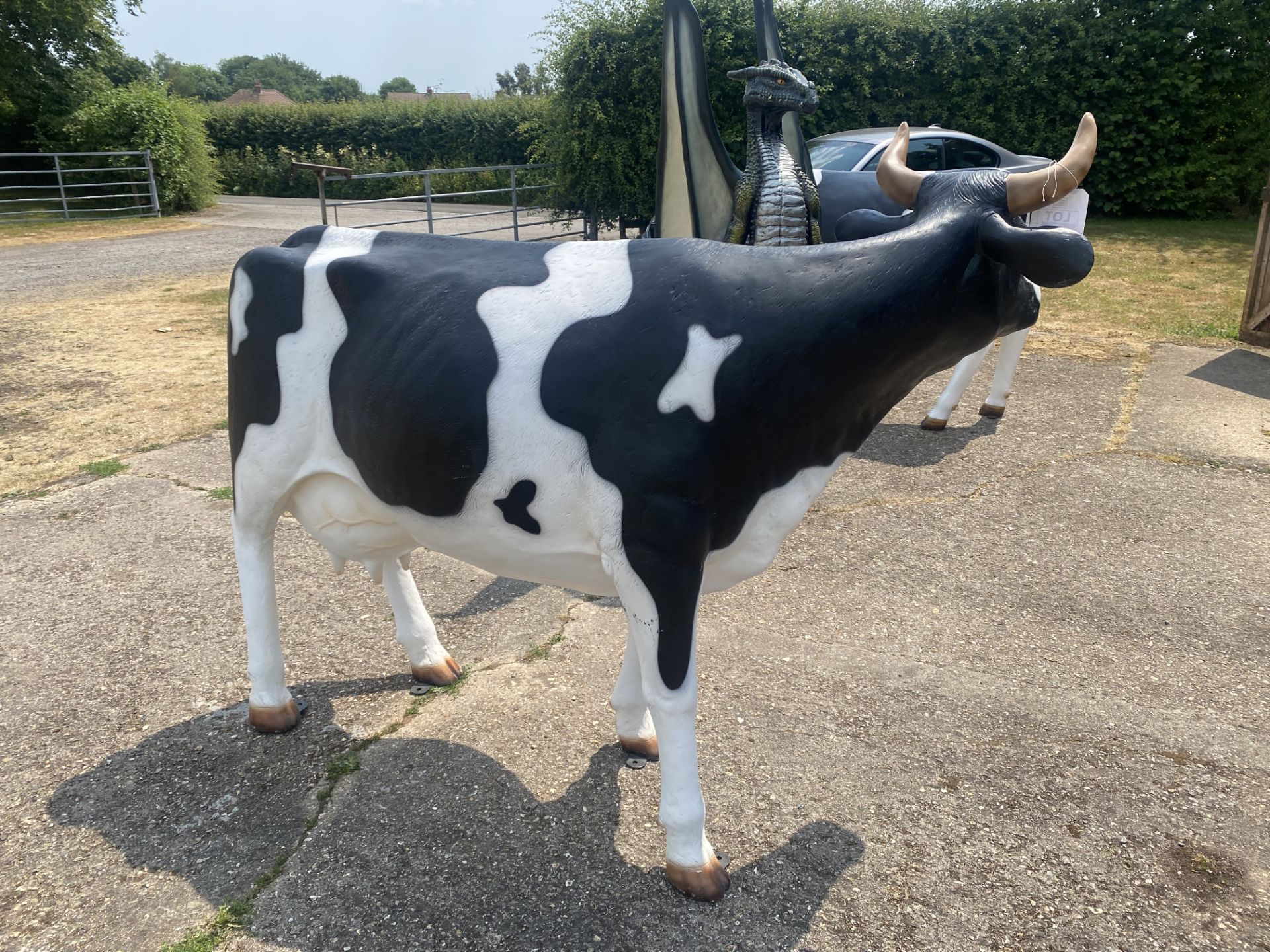 Resin cow, 215cm length x 60cm width x 130cm height (approx sizes) - Image 2 of 4