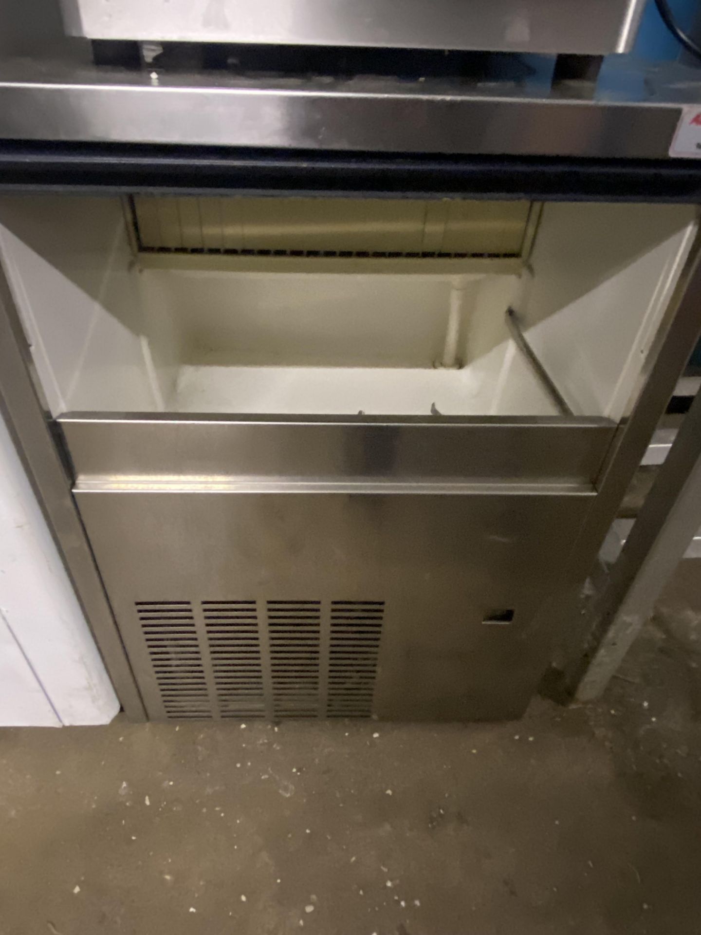 Unbranded stainless steel ice maker - Image 2 of 3