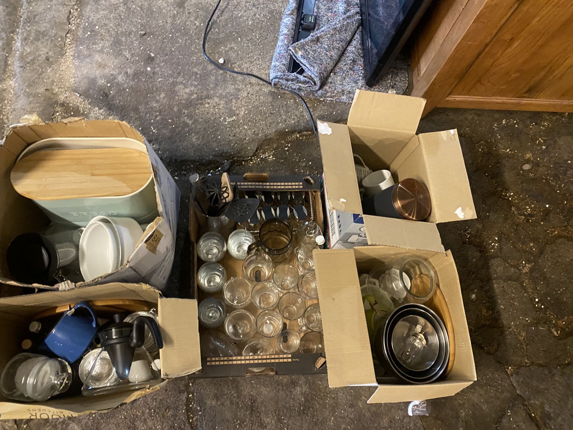 Miscellaneous lot including pots, pans, chopping boards, glassware, storage jars, etc. - Image 2 of 6