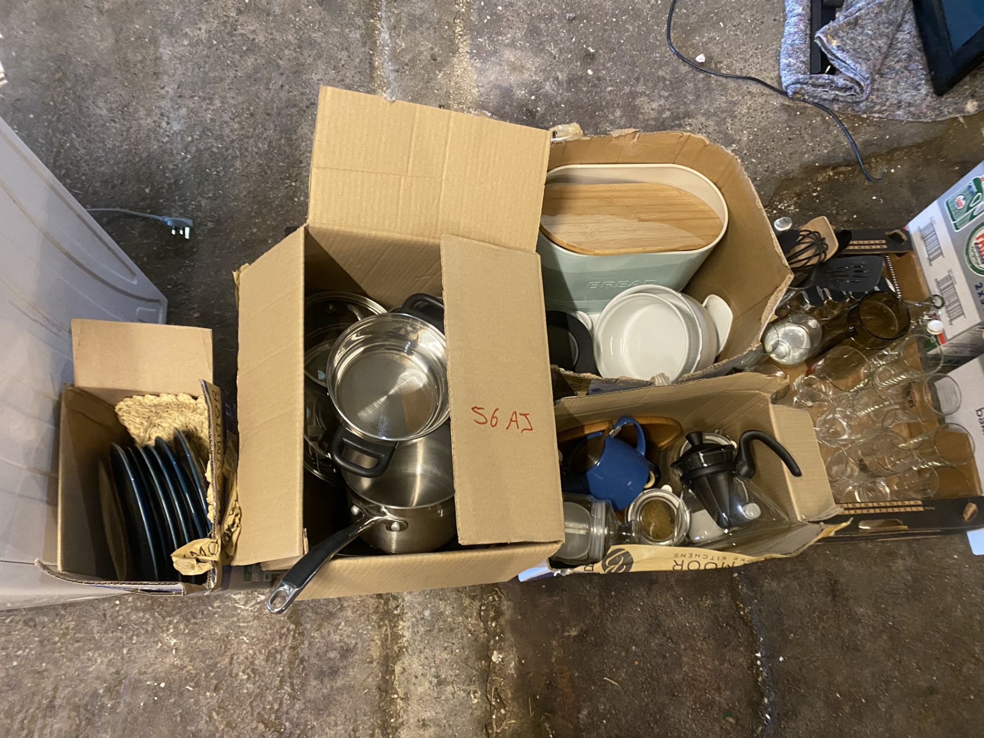 Miscellaneous lot including pots, pans, chopping boards, glassware, storage jars, etc. - Image 3 of 6