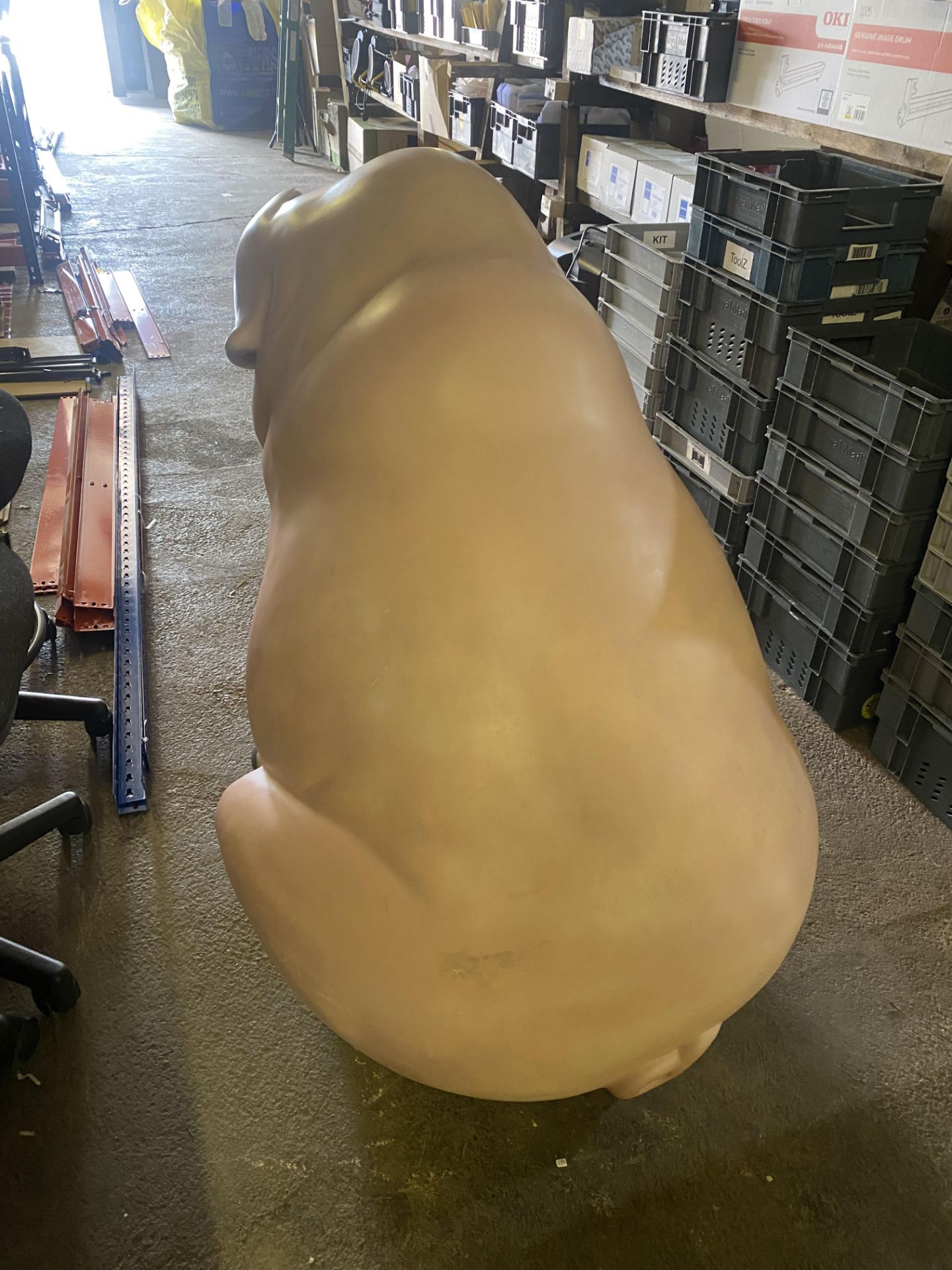 Resin pig, 105cm height x 110cm length x 70cm width (approx sizes) - Image 3 of 5