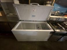 Logik chest freezer, model L420CFW20, approx 145 x 85 x 68cm