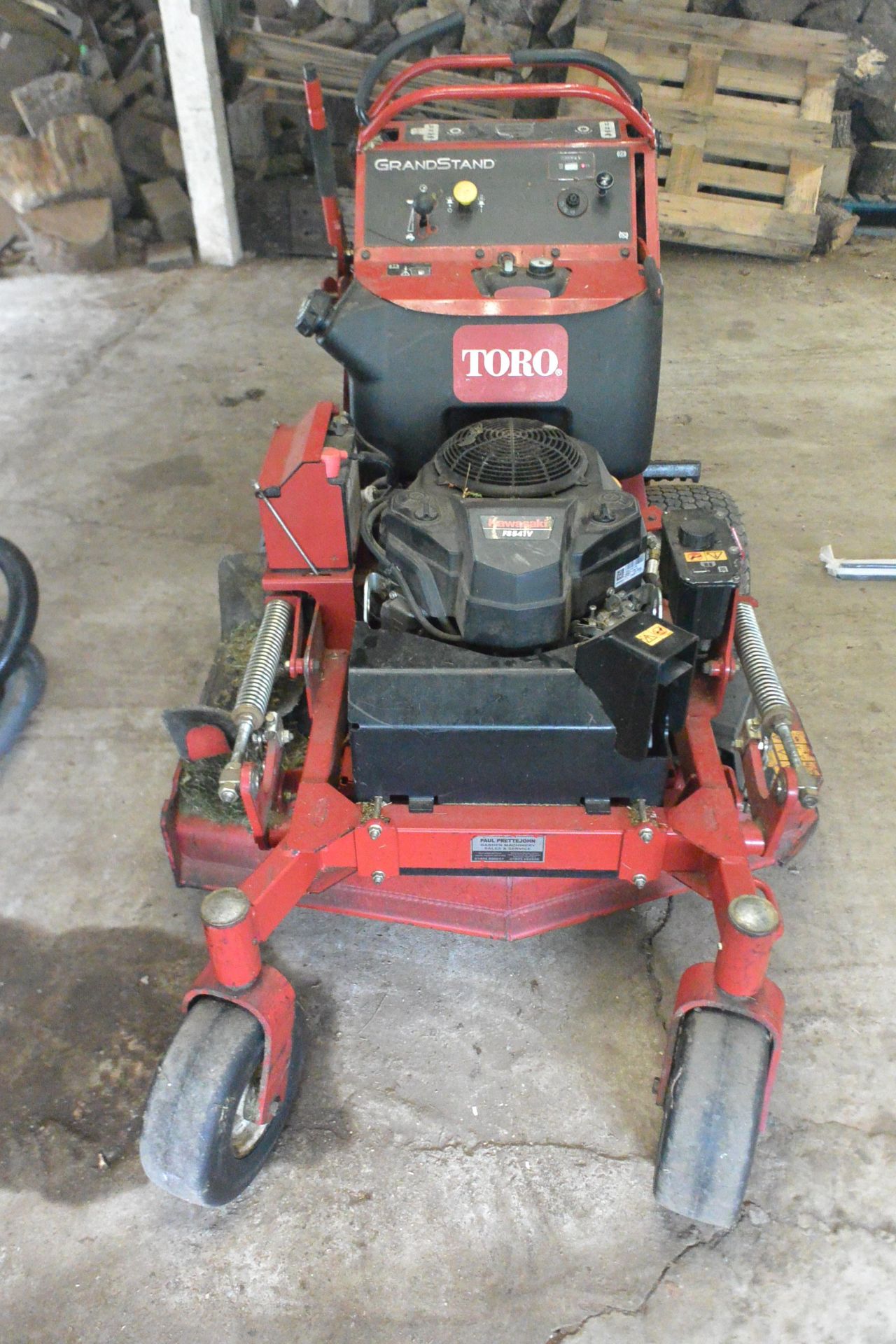 Toro compact grandstand turbo 40" stand-on side discharge mower (2018) - Image 3 of 7