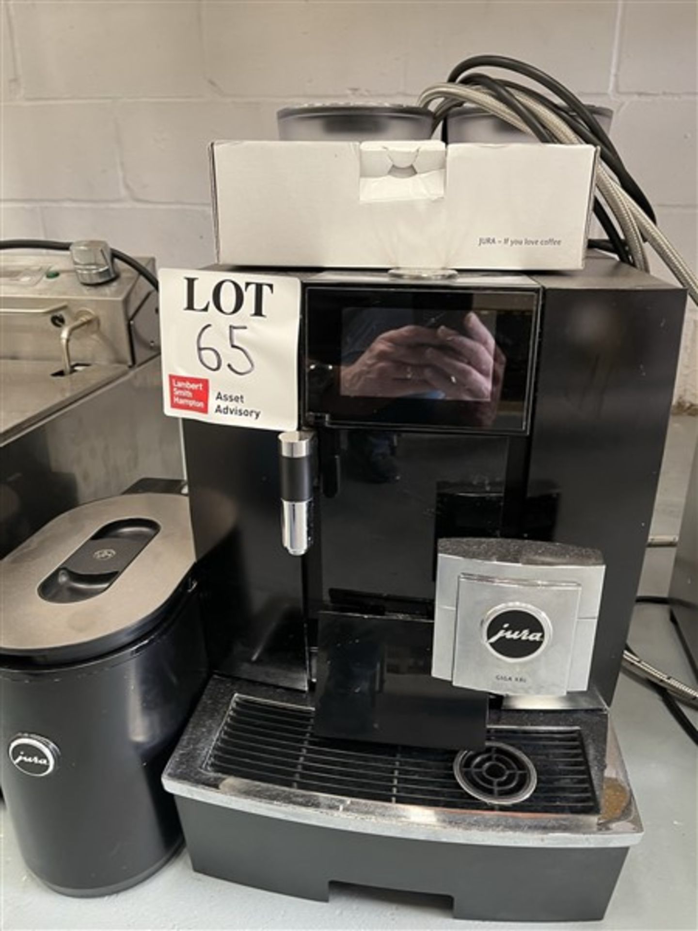 Jura Giga X8C bean to cup coffee machine - Image 2 of 4