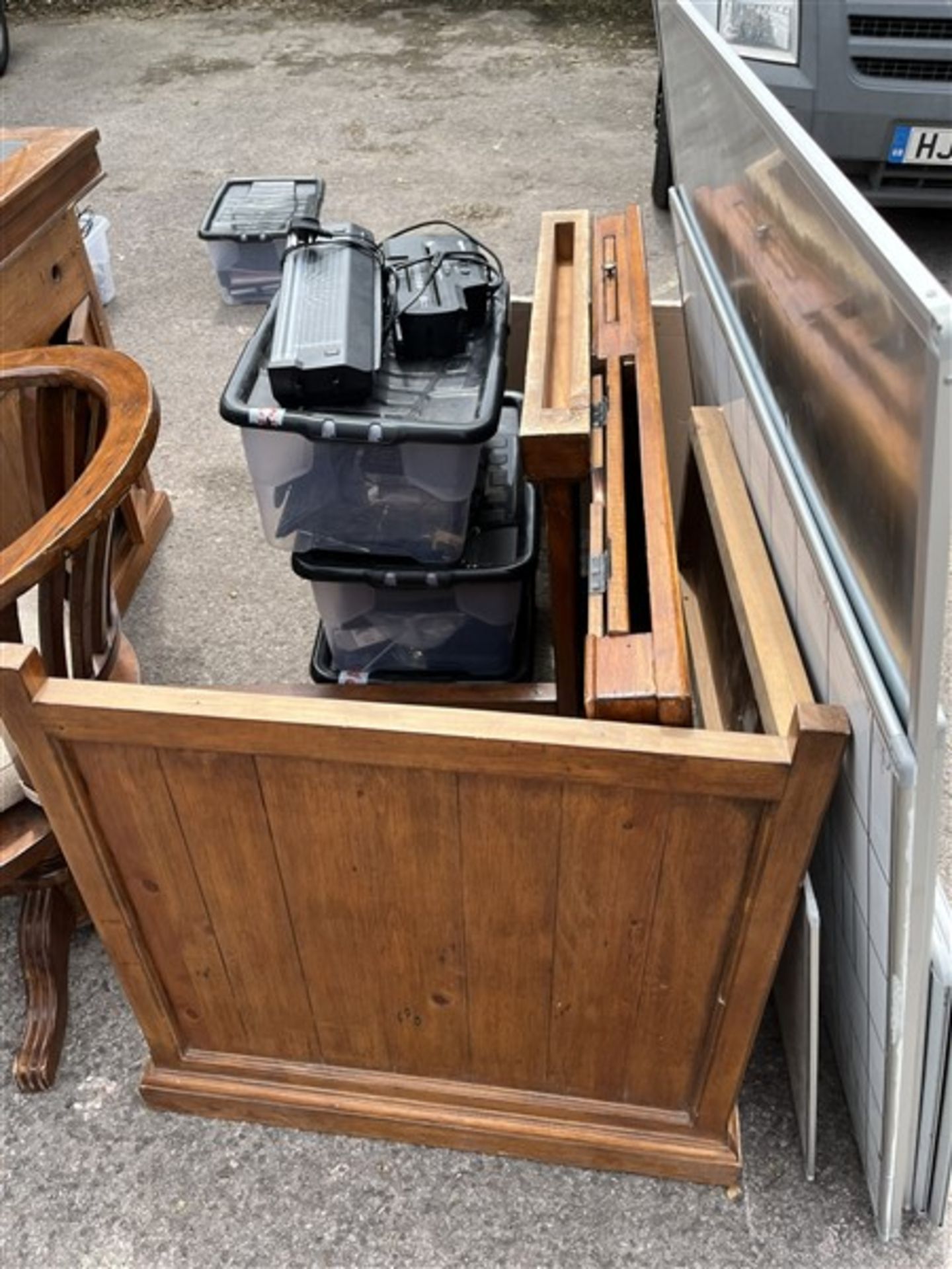 Two timber frame desks, 7 white boards, power bank laminator, timber frame chair - Image 6 of 9