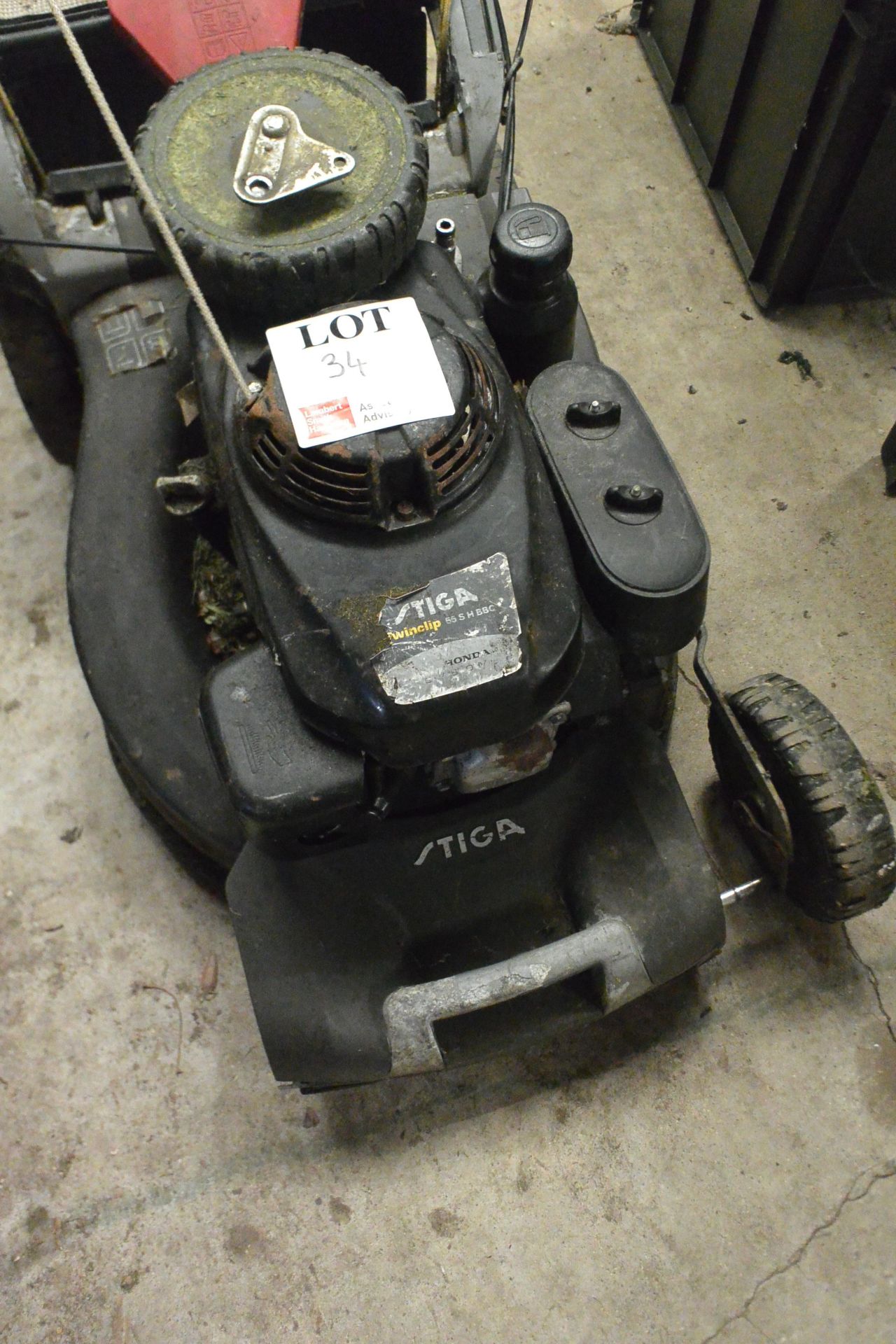 Stiga twinclip 558HBBC petrol powered pedestrian mower, please note: Front wheel requires reattachin - Image 2 of 3