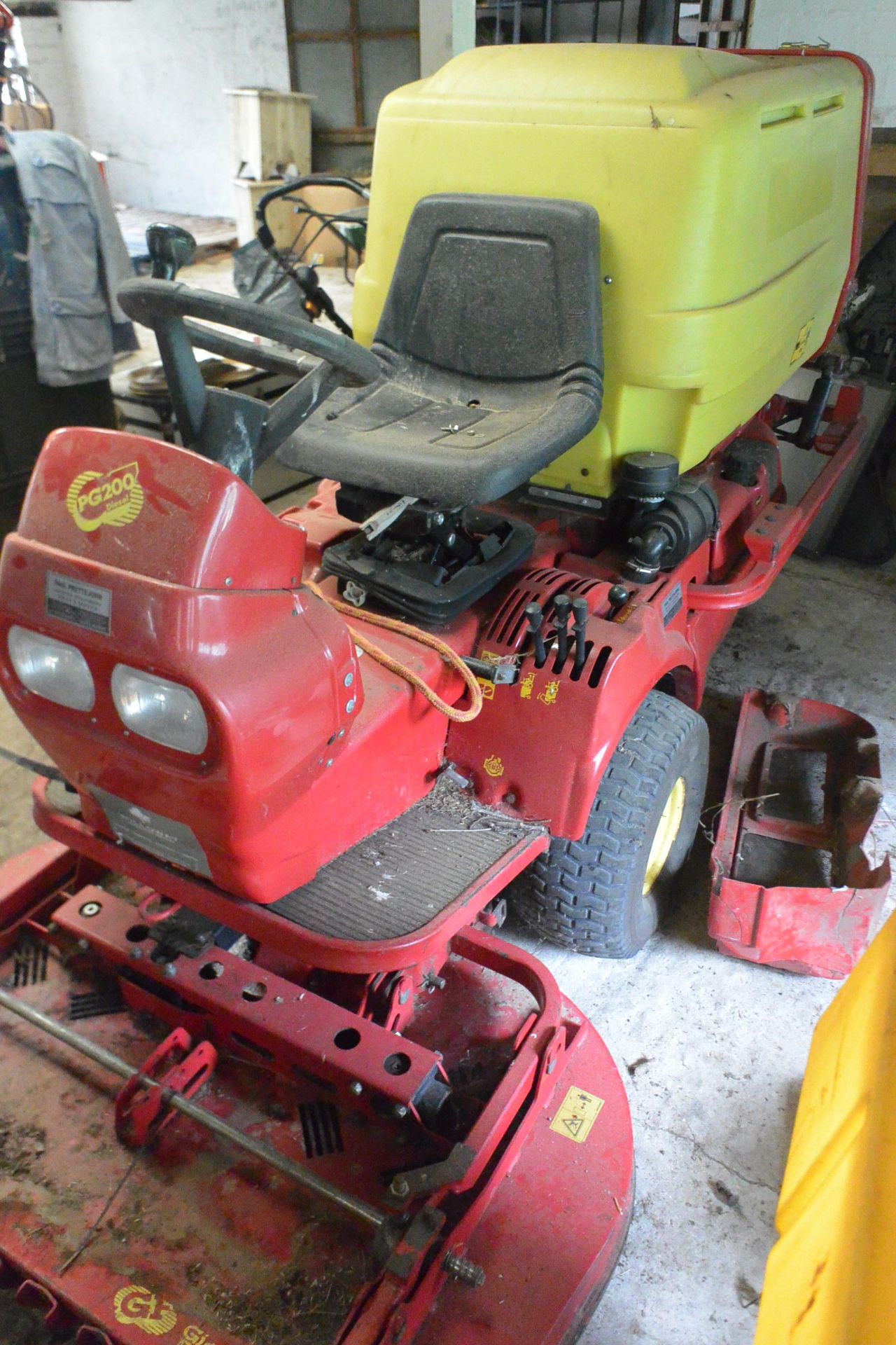 Gianni Ferrari PG200D 4R cut and collect ride on mower, (2007) - Image 6 of 7