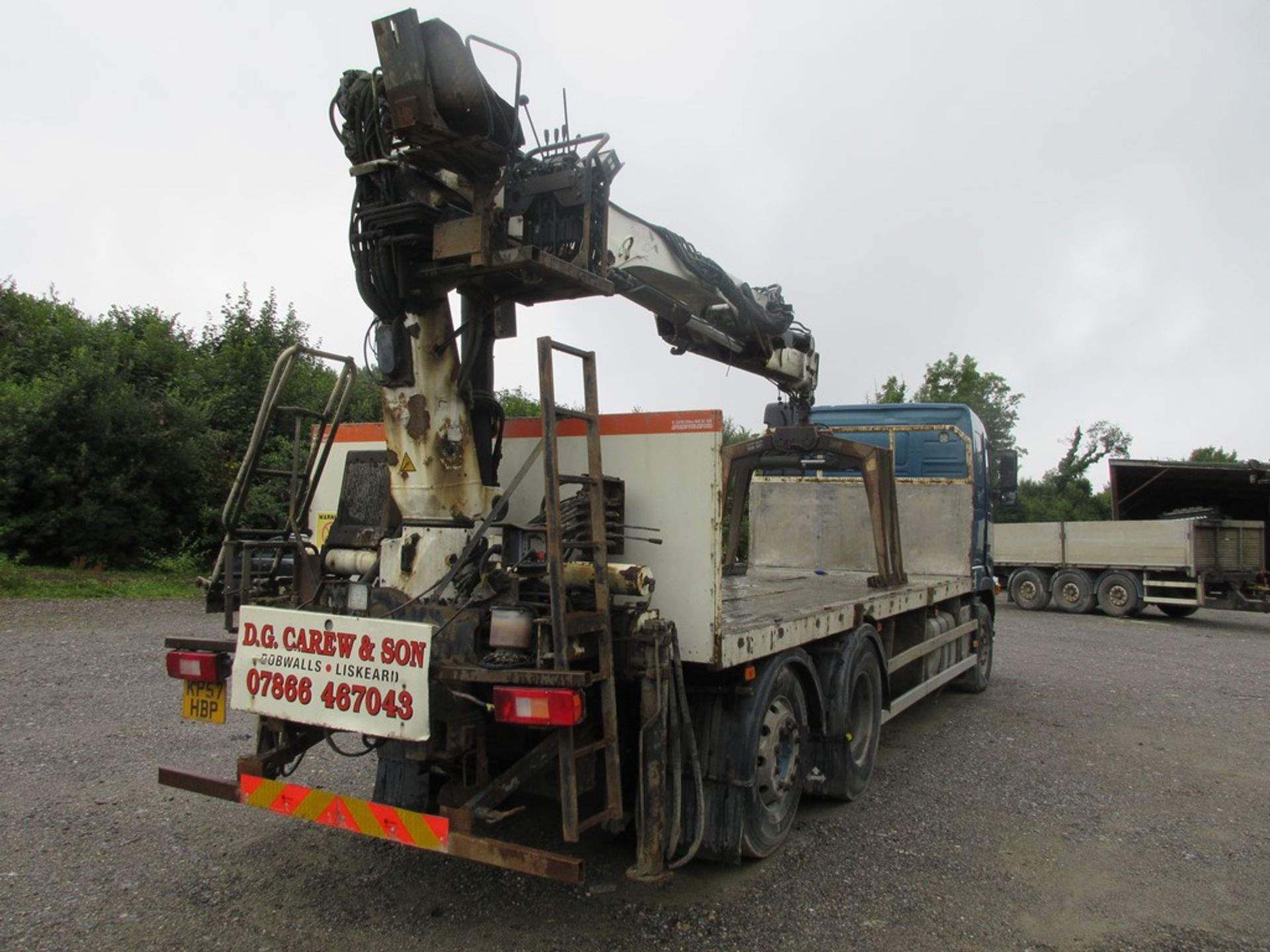 Volvo FH440 sleeper cab 6 x2 flat bed lorry, 12,777cc, gross weight: 26,000kg with HM351 rear - Image 4 of 22