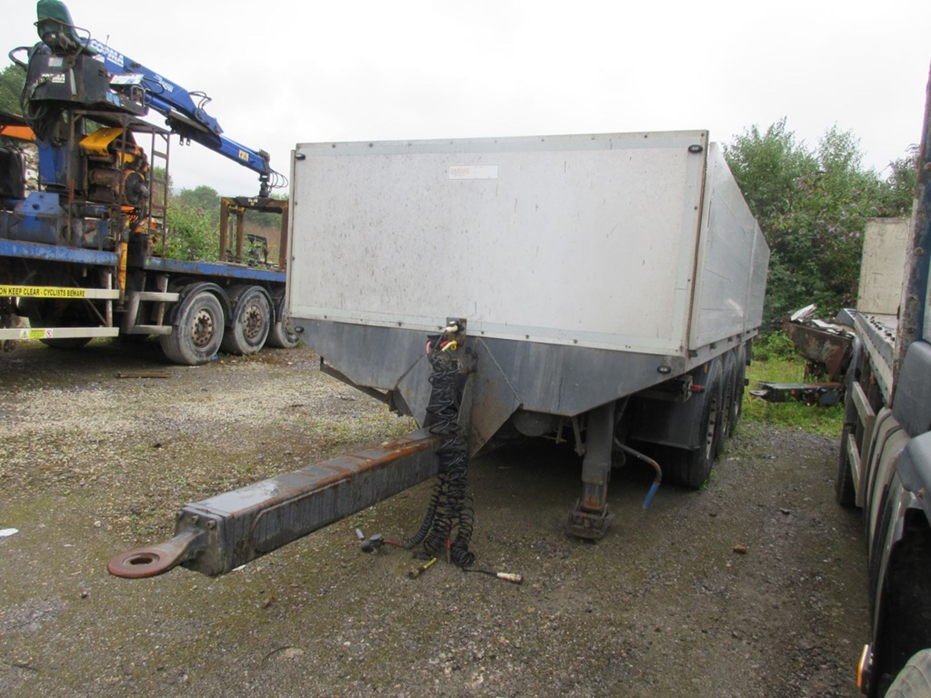 Abel tri-axle draw bar drop side flat bed trailer, model DB24CCA3R, serial no 3144.04 (2008) - bed - Image 2 of 10