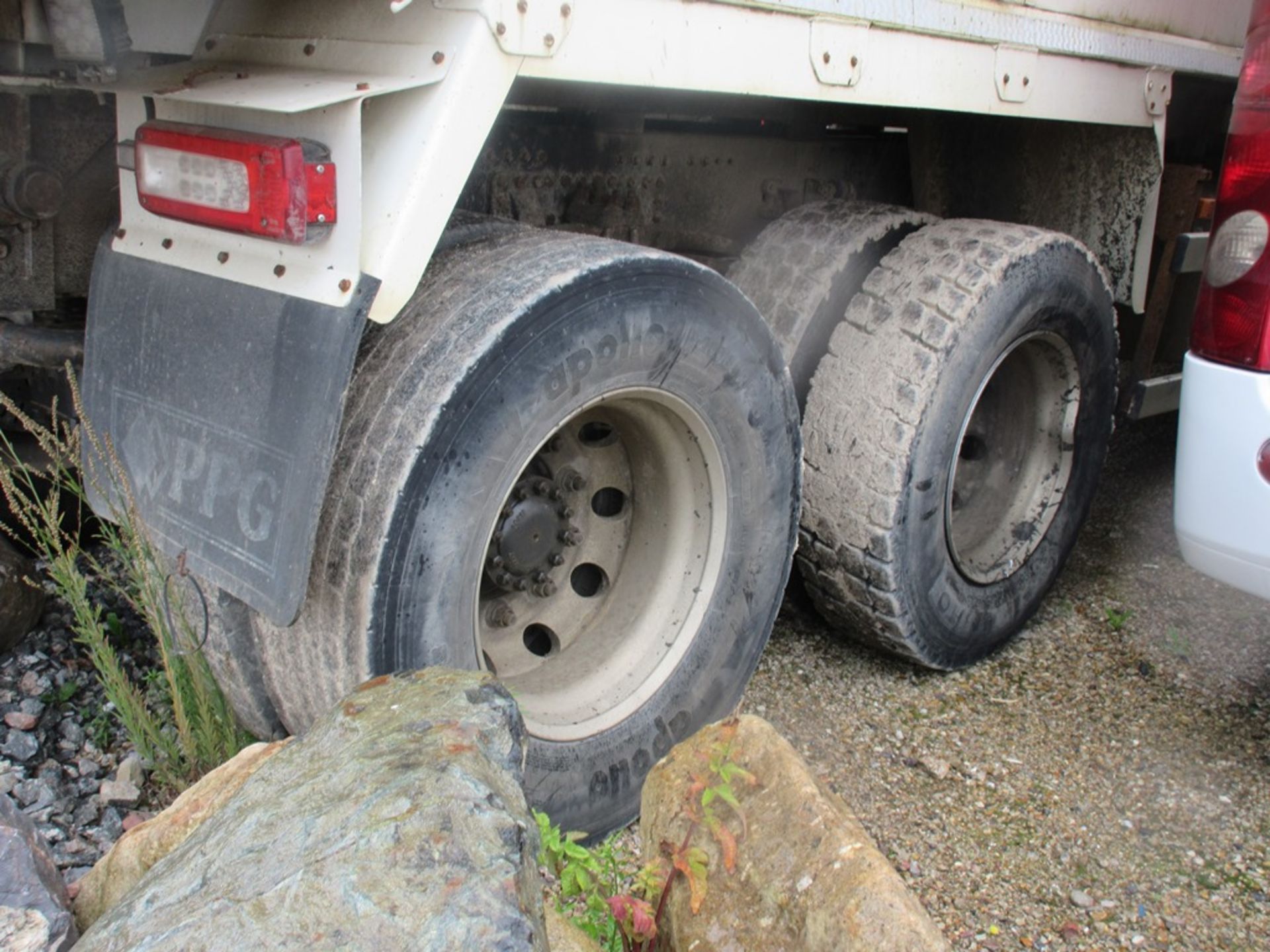 Volvo FM410 8 x 4 tipper lorry, 10,837cc, gross weight 32,000kg Registration: KX17 MXT Tachograph - Image 12 of 28