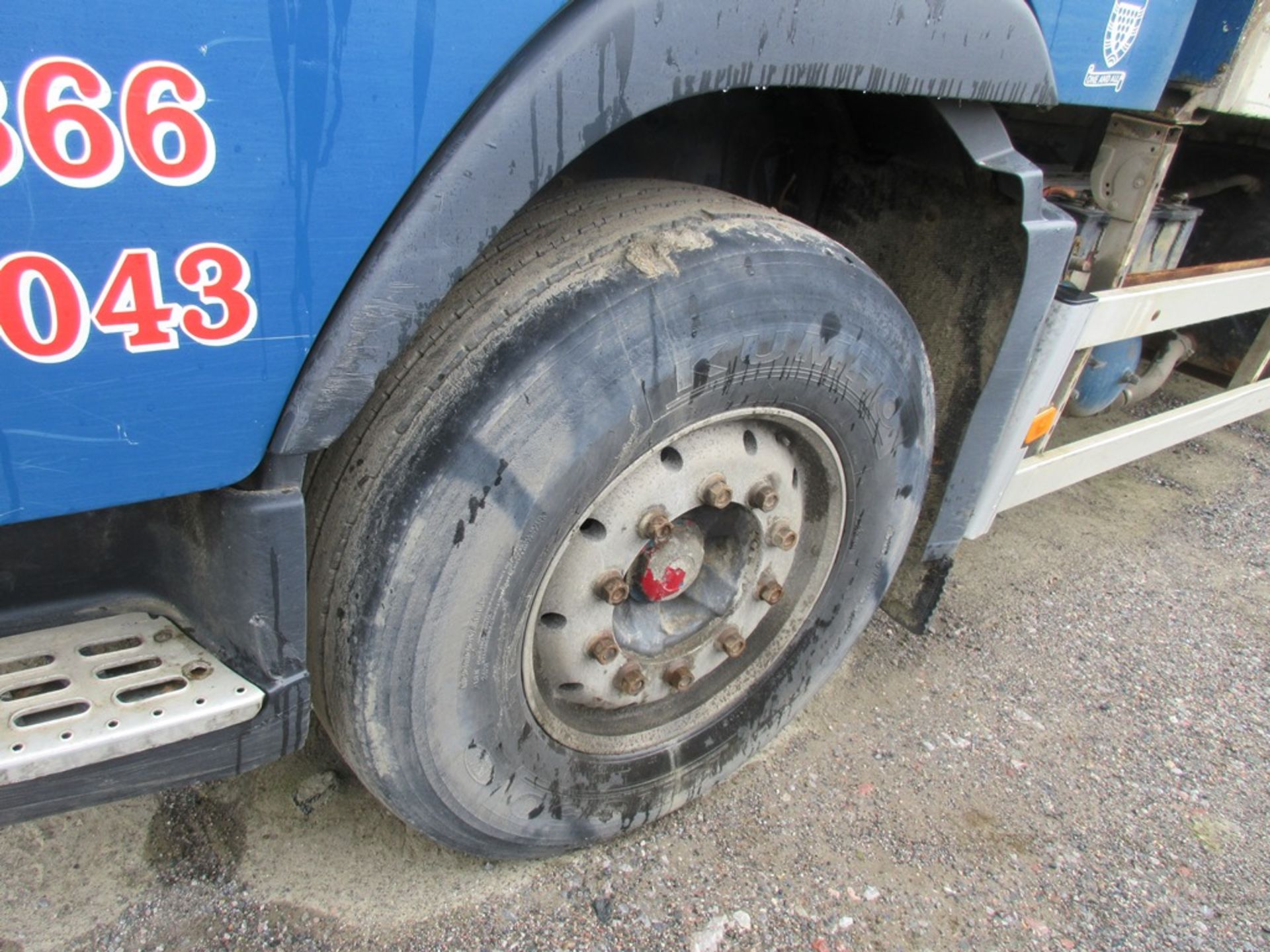 Volvo FH440 sleeper cab 6 x2 flat bed lorry, 12,777cc, gross weight: 26,000kg with HM351 rear - Image 8 of 22