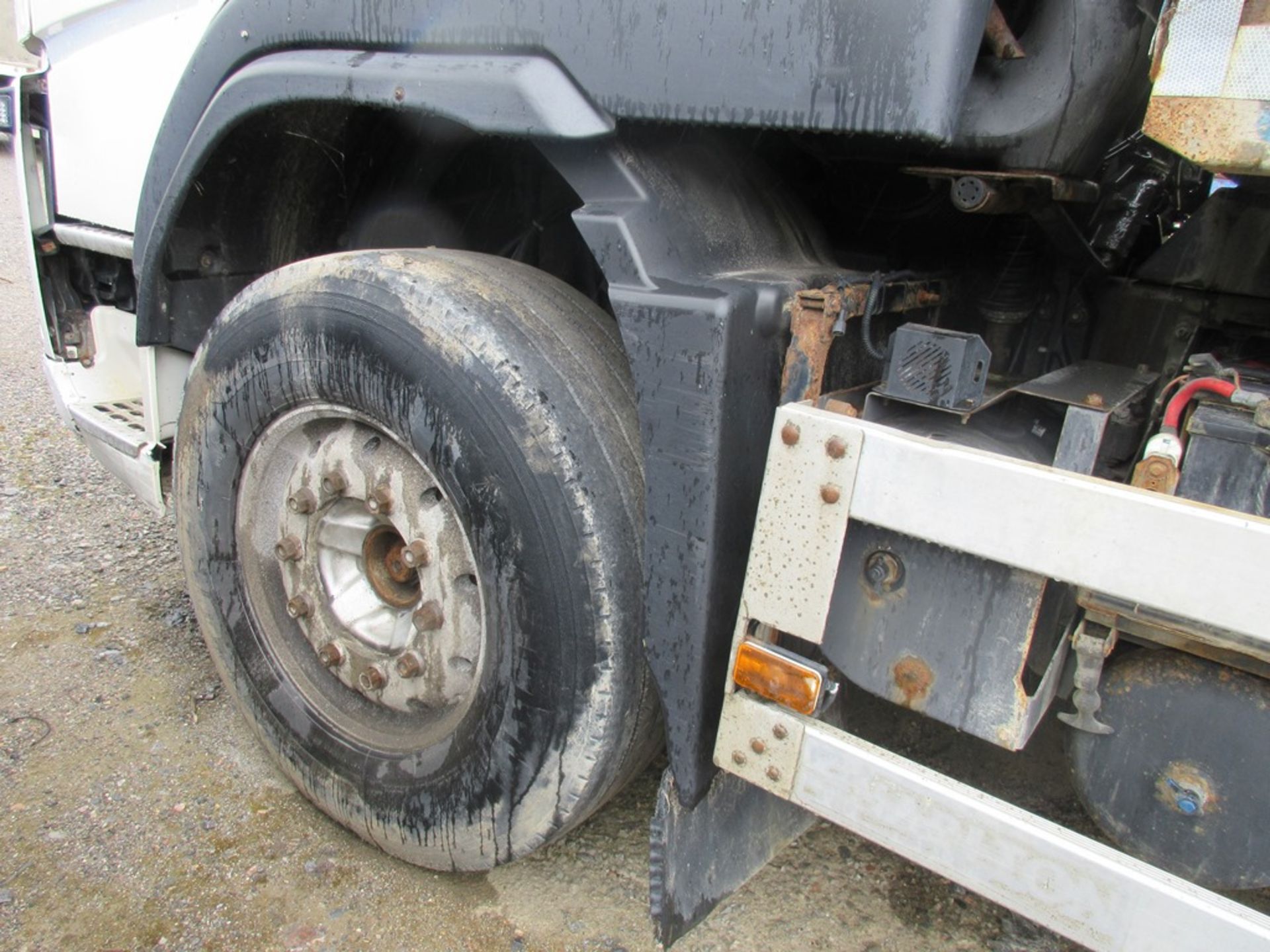 Volvo FM 450 6 x 2 rear lift/rear steer flat bed lorry, 10,837cc, gross weight 26,000kg - Image 8 of 23