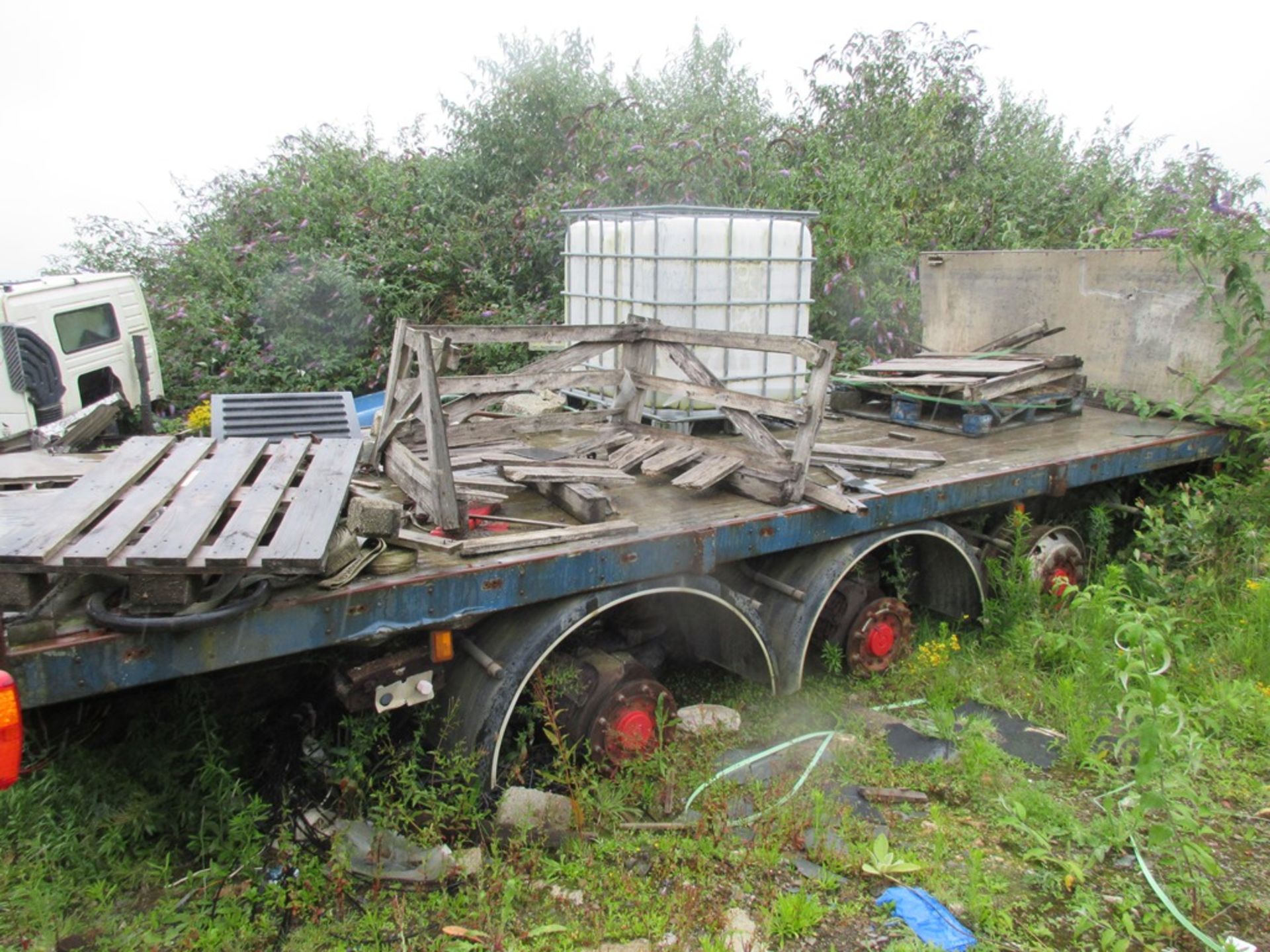 Abel tri-axle draw bar flat bed trailer - wheels missing - scrap only Located: Lantoon Farm,