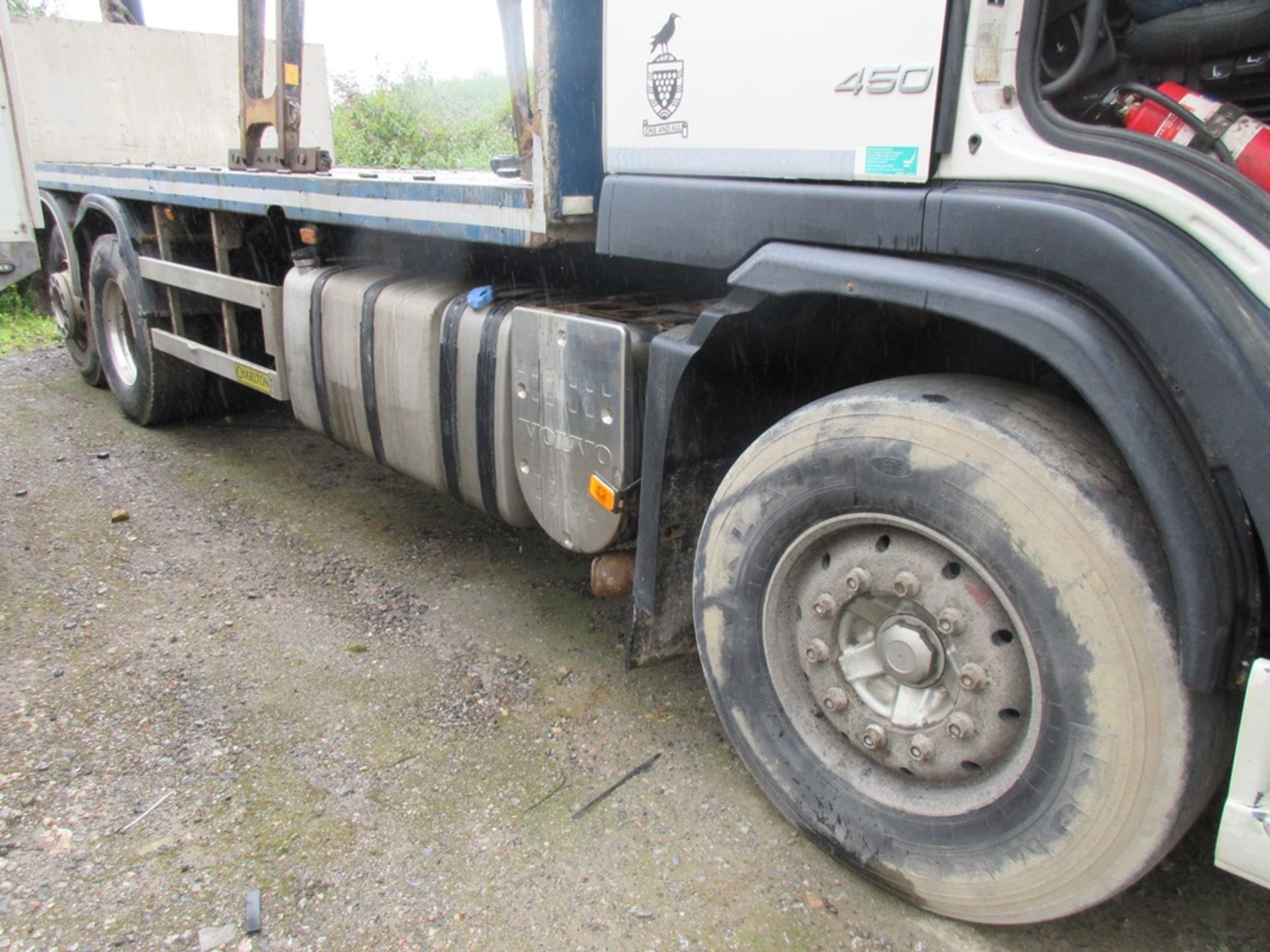 Volvo FM 450 6 x 2 rear lift/rear steer flat bed lorry, 10,837cc, gross weight 26,000kg - Image 7 of 23