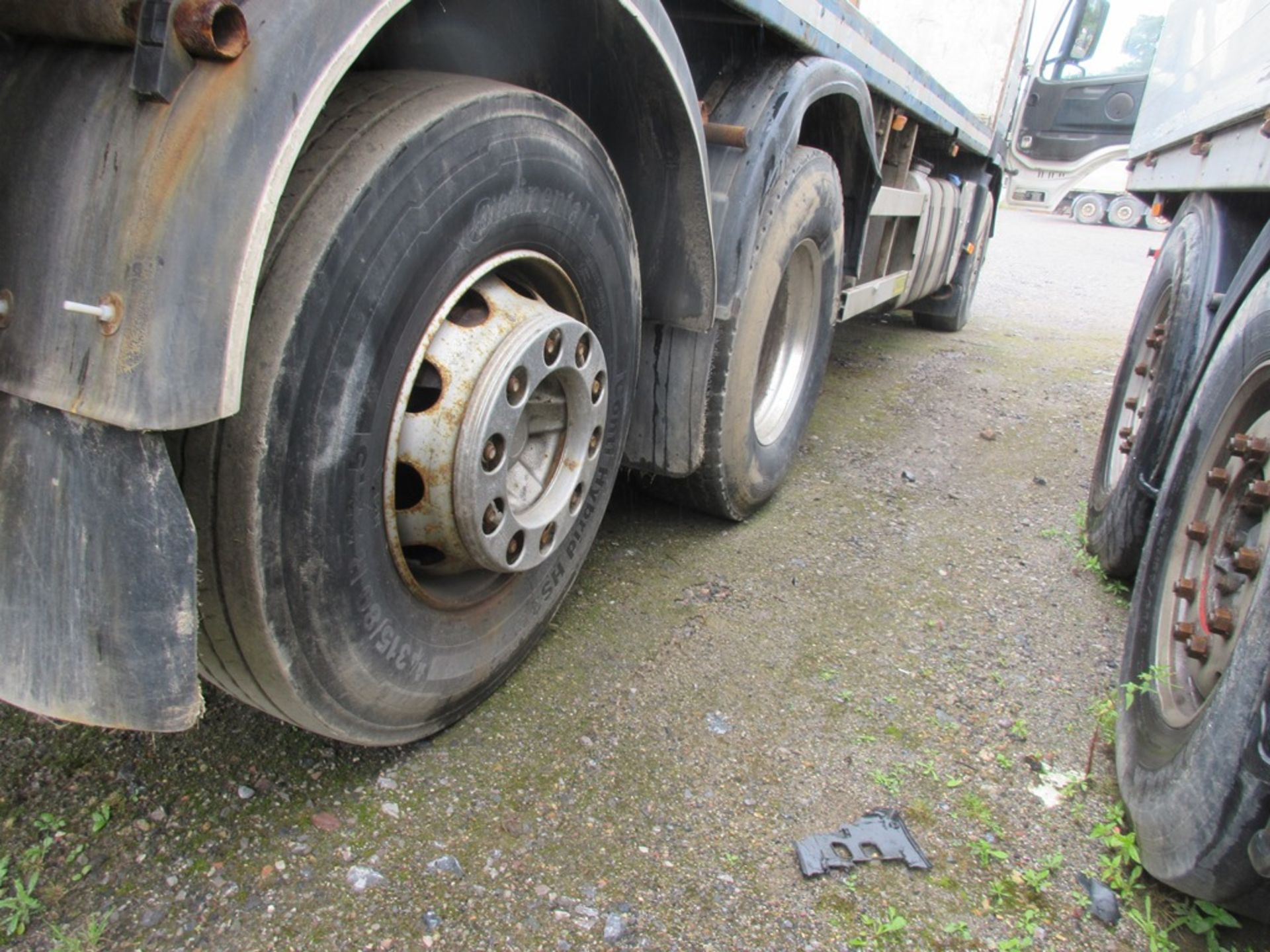 Volvo FM 450 6 x 2 rear lift/rear steer flat bed lorry, 10,837cc, gross weight 26,000kg - Image 6 of 23