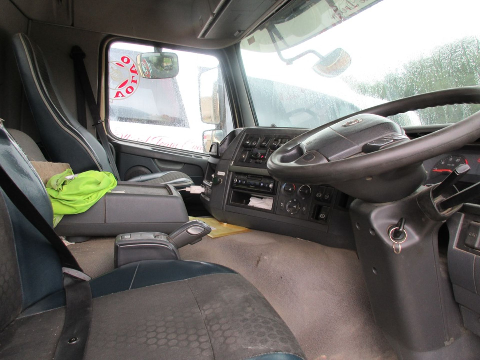 Volvo FMX-410 8 x 2 platform lorry, 12,777cc, gross weight: 32,000kg Registration: BL13 BHL - Image 16 of 29