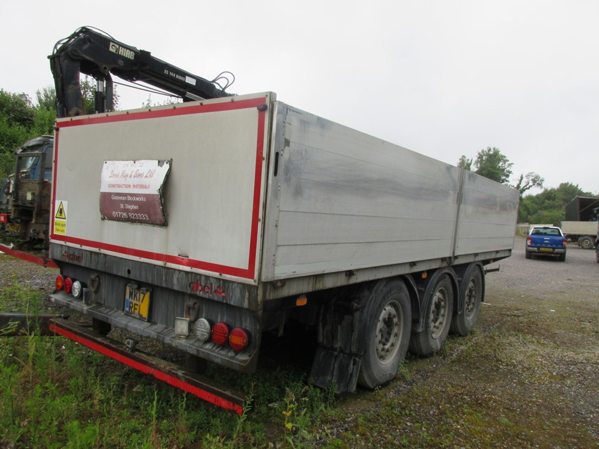 Abel tri-axle draw bar drop side flat bed trailer, model DB24CCA3R, serial no 3144.04 (2008) - bed - Image 7 of 10