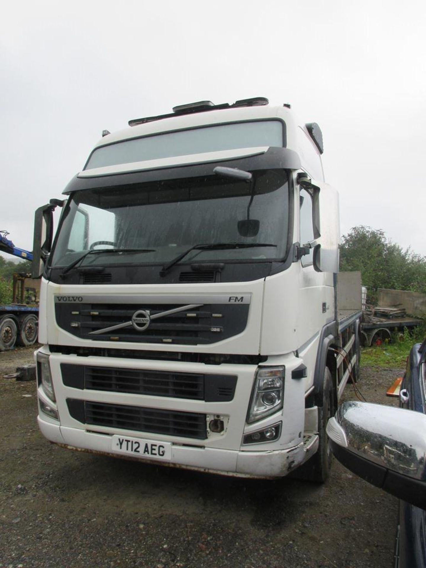 Volvo FM 450 6 x 2 rear lift/rear steer flat bed lorry, 10,837cc, gross weight 26,000kg - Image 2 of 23