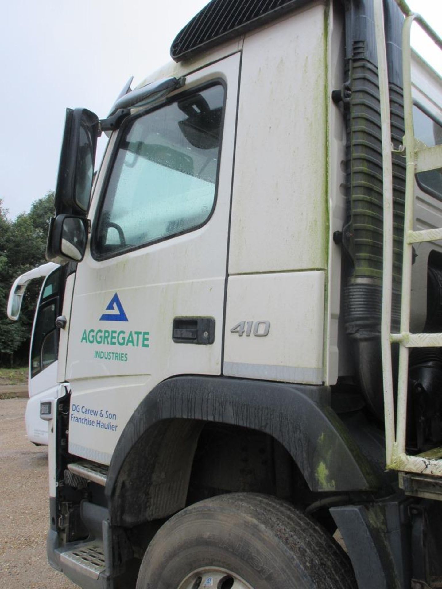 Volvo FM410 8 x 4 tipper lorry, 10,837cc, gross weight 32,000kg Registration: KX17 MXT Tachograph - Image 9 of 28